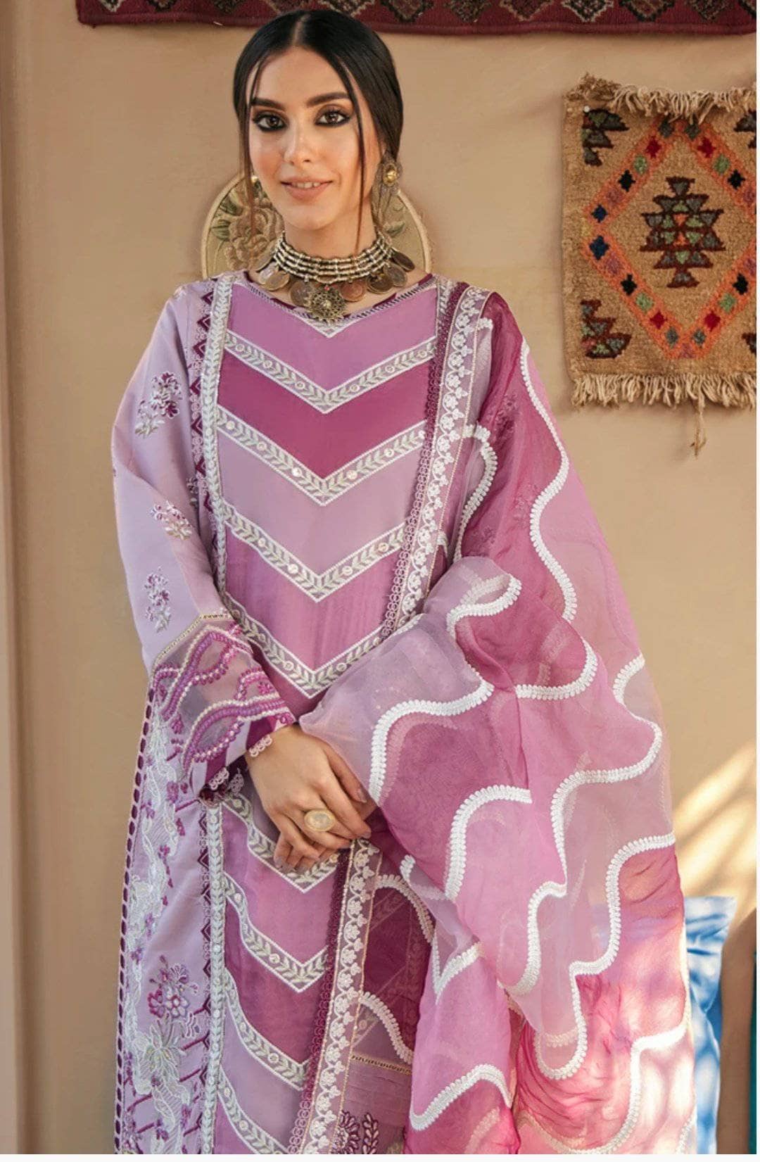 img_qalamkar_luxury_lawn_2021_awwal_boutique
