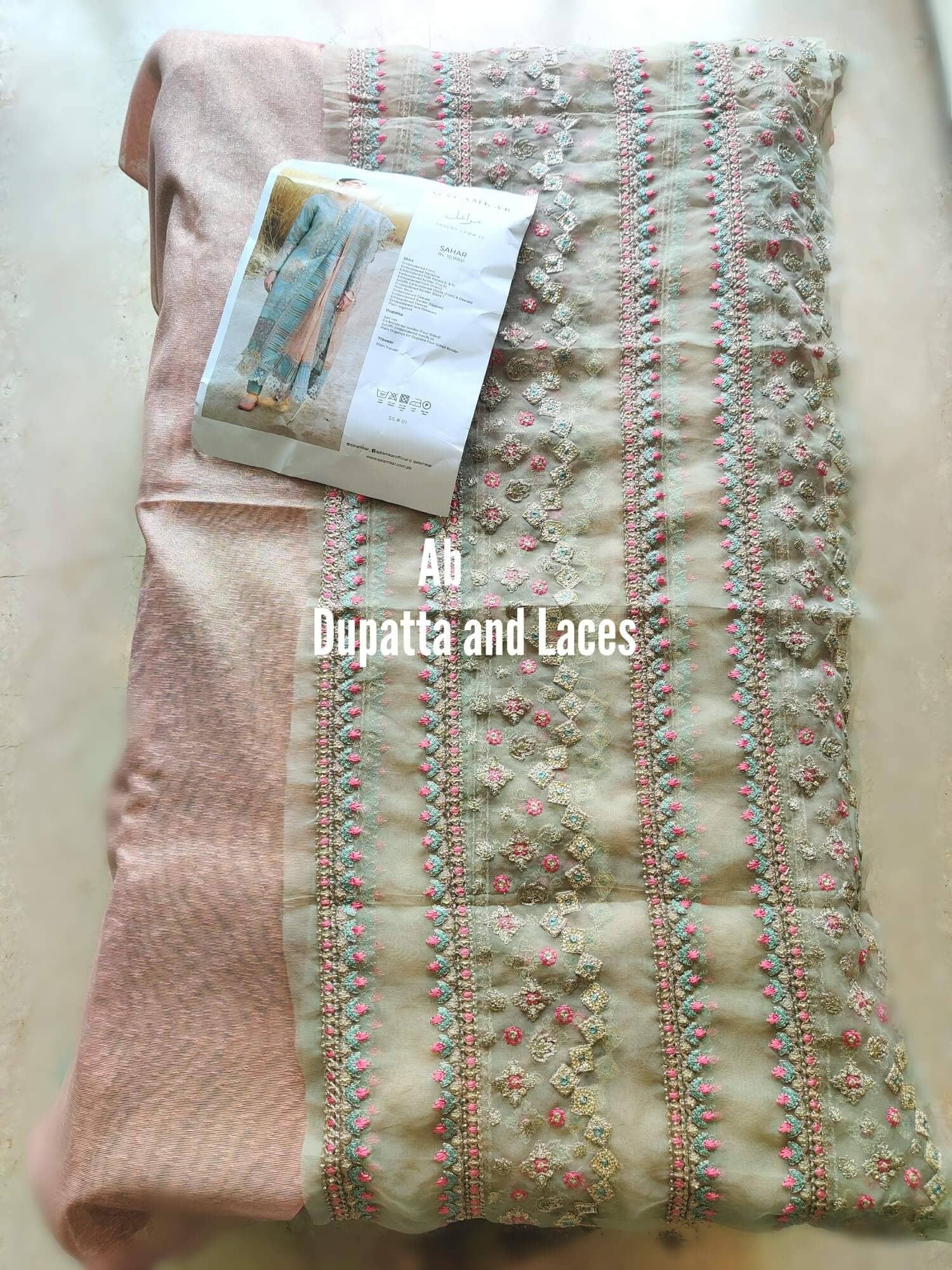 img_open_pic_qalamkar_luxury_lawn_22_awwal_boutique