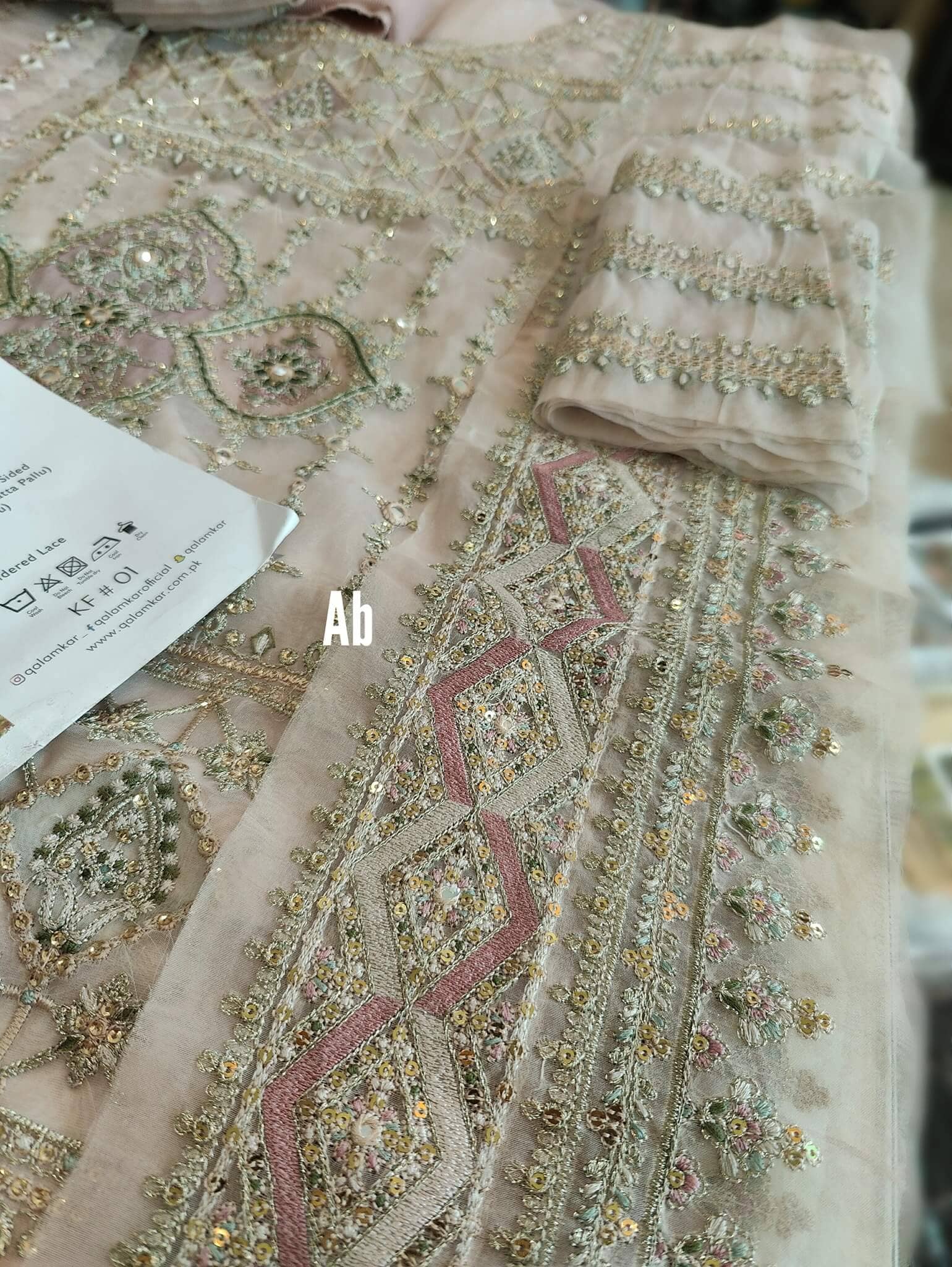 img_open_pic_qalamkar_festive_awwal_boutique