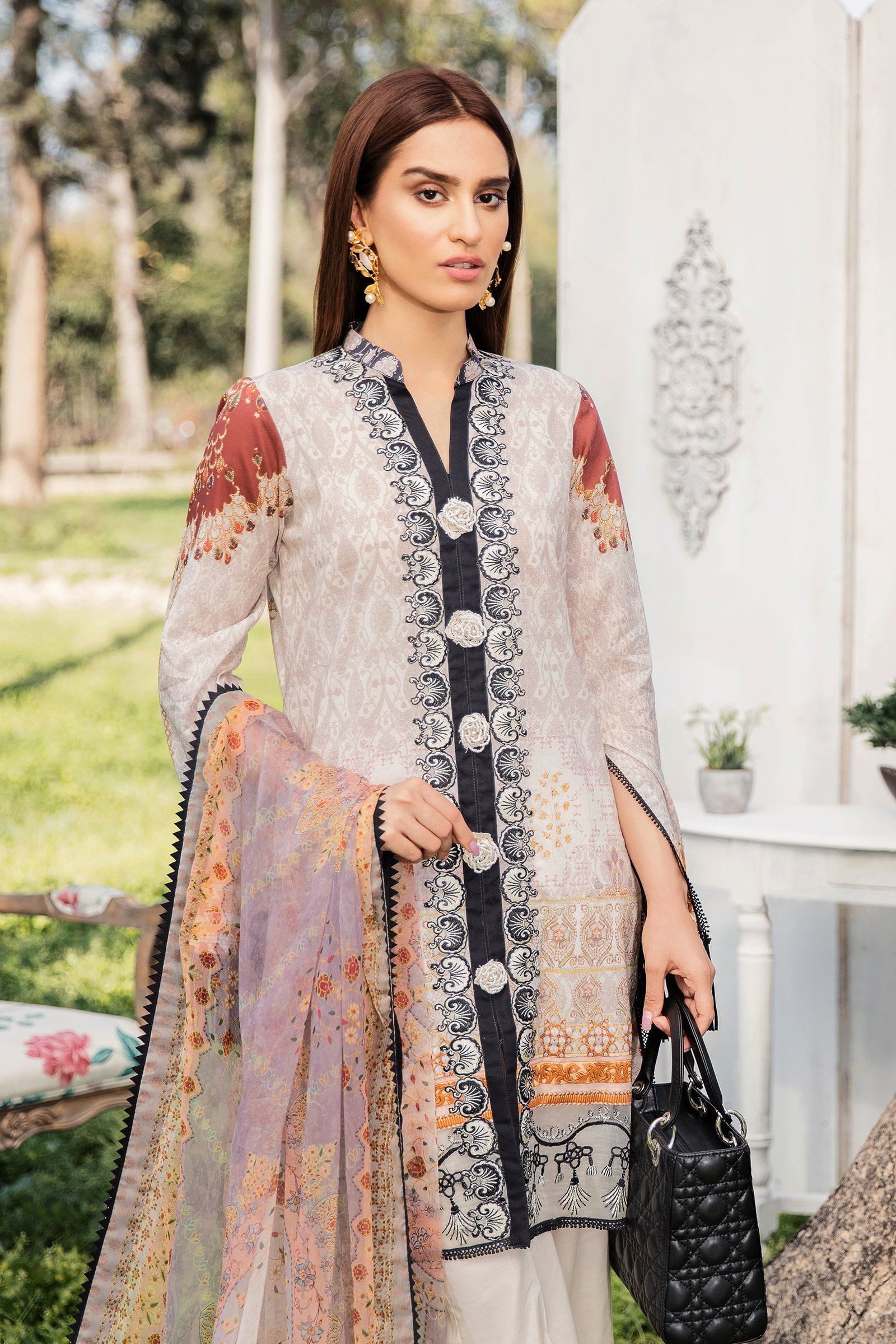 img_qalamkar_qline_lawn_pakistani_suit_awwal_boutique