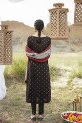 img_q_line_by_qalamkar_luxury_lawn_2021_awwal_boutique