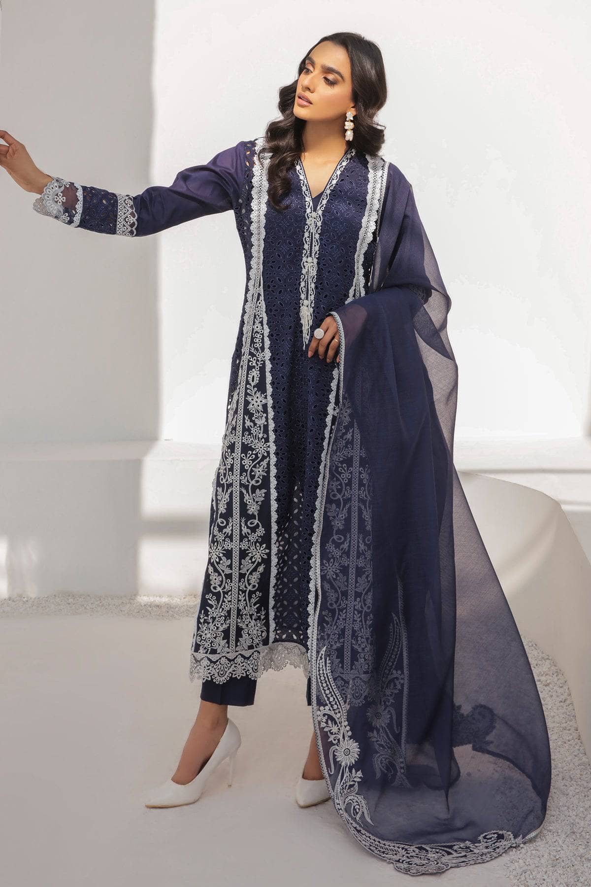 img_baroque_exclsuive_unstitched_lawn_23_awwal_boutique