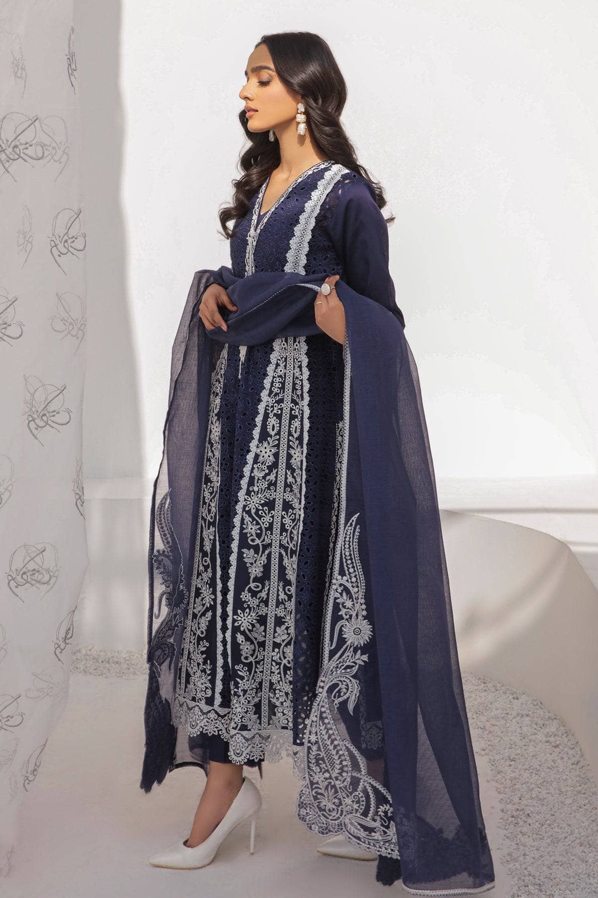 img_baroque_exclsuive_unstitched_lawn_23_awwal_boutique