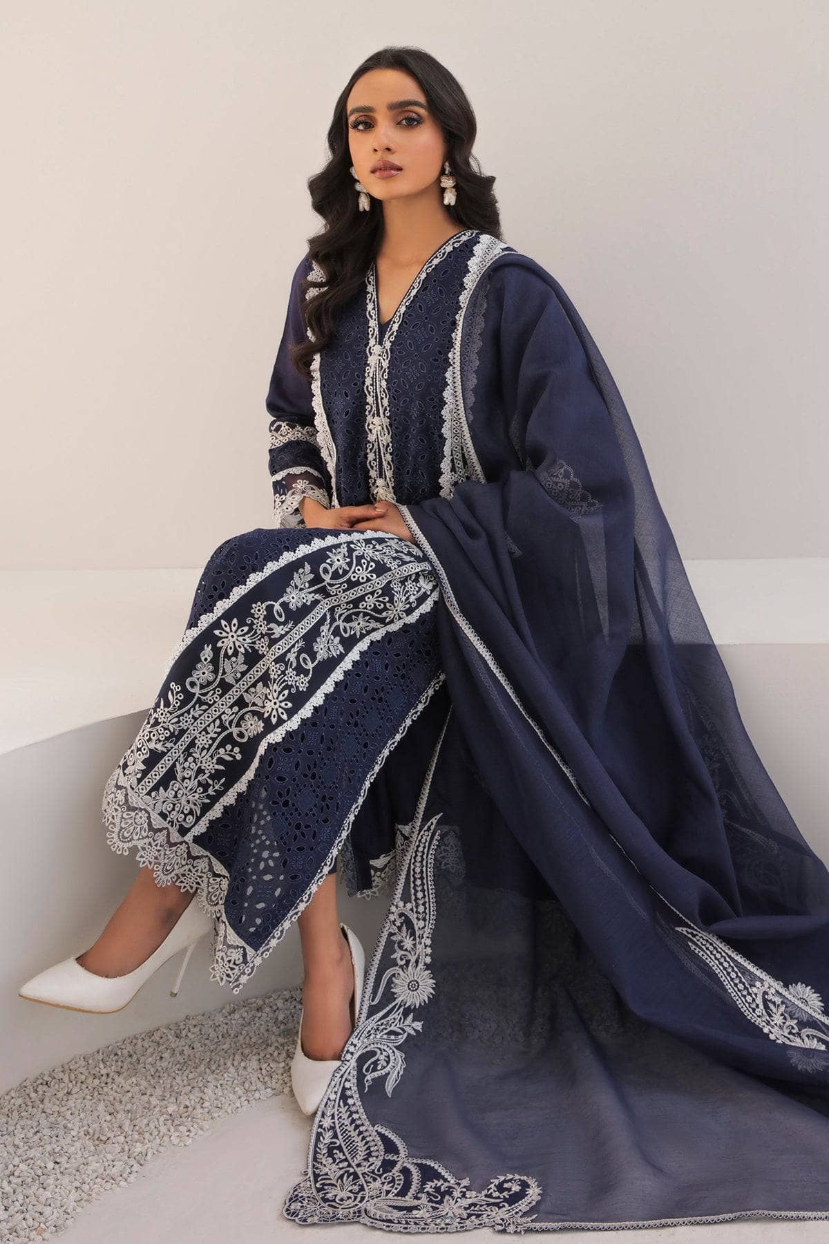 img_baroque_exclsuive_unstitched_lawn_23_awwal_boutique