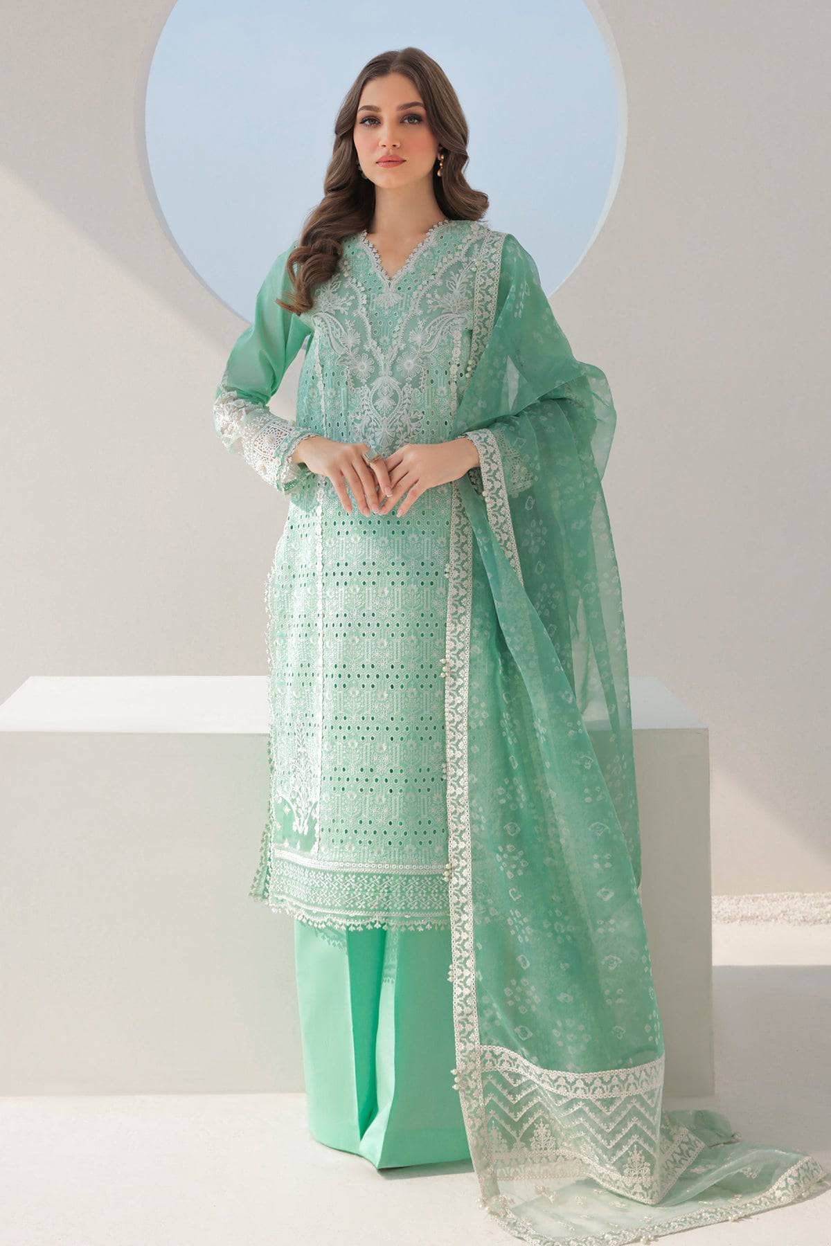 img_baroque_exclsuive_unstitched_lawn_23_awwal_boutique