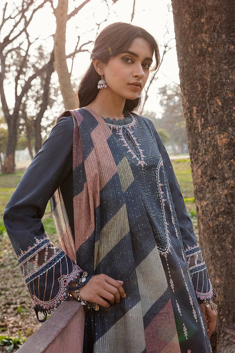 img_qalamkar_q_line_lawn_23_awwal_boutique