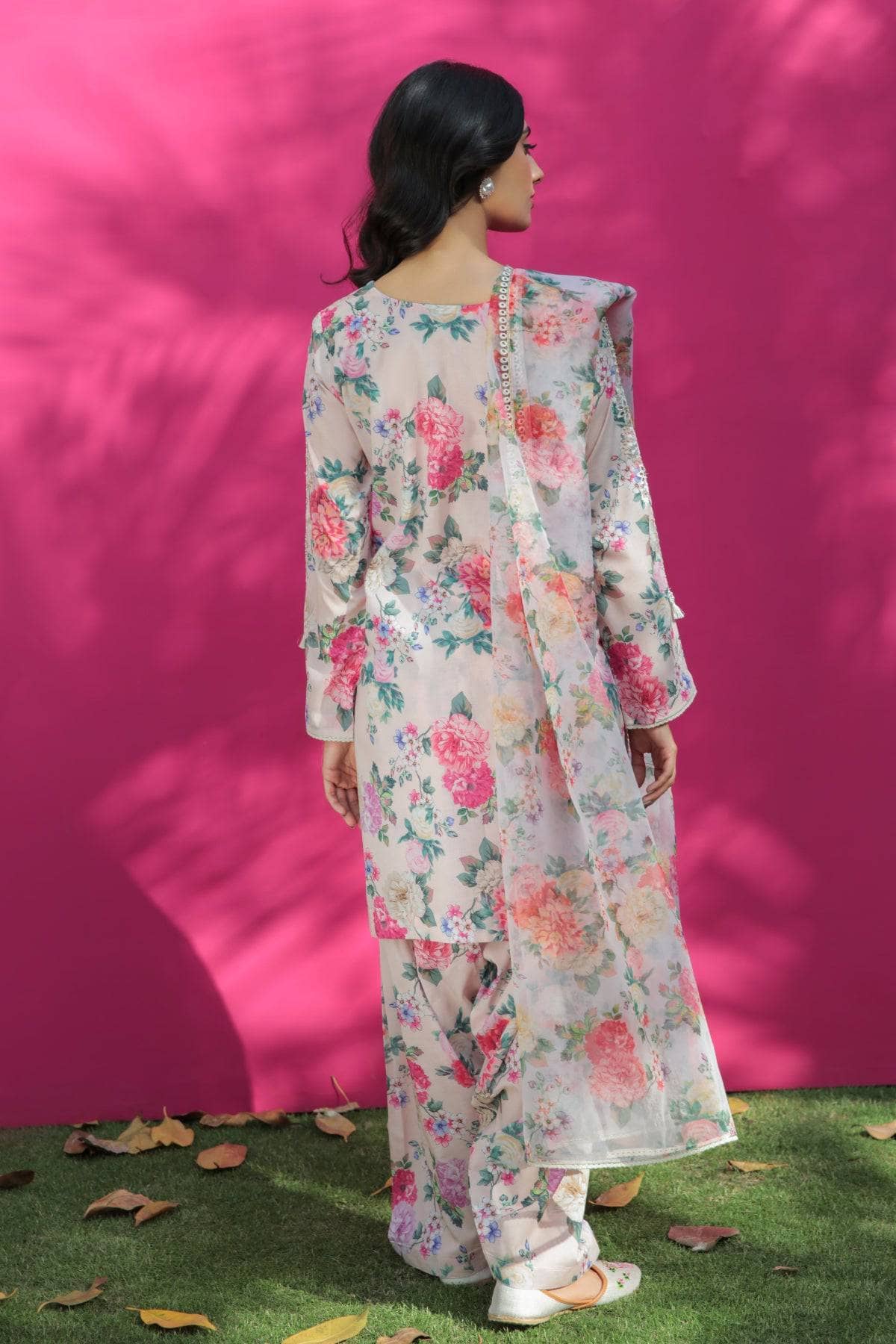 img_baroque_exclsuive_unstitched_lawn_23_awwal_boutique