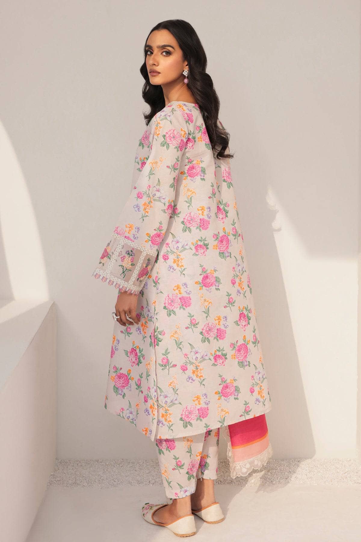 img_baroque_exclsuive_unstitched_lawn_23_awwal_boutique
