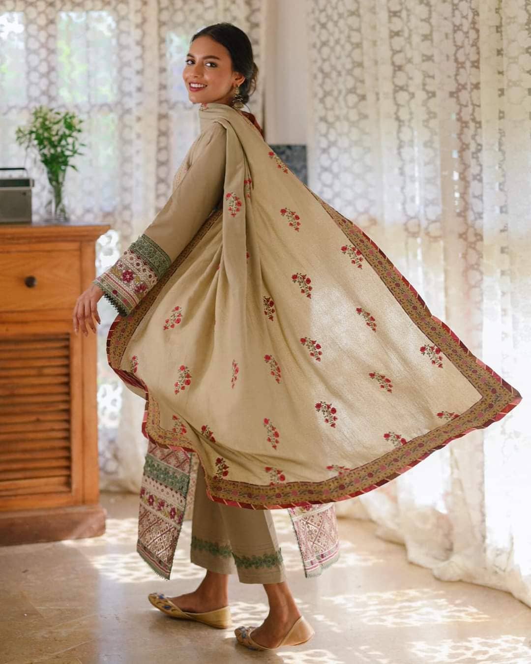 img_qalamkar_q_line_fall_winter_awwal_boutique