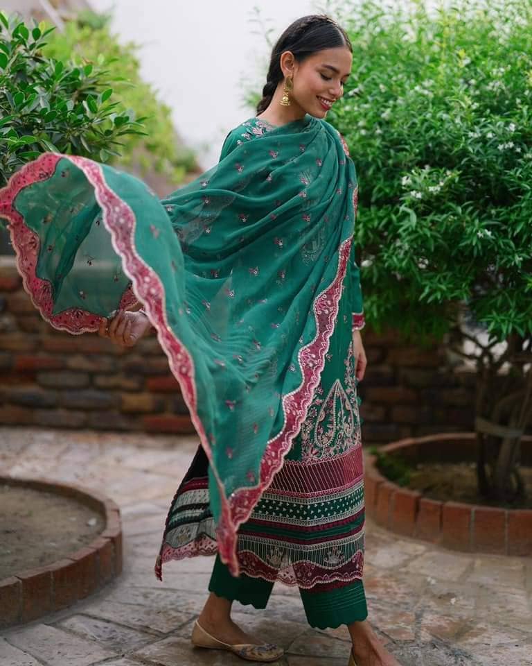 img_qalamkar_q_line_fall_winter_awwal_boutique