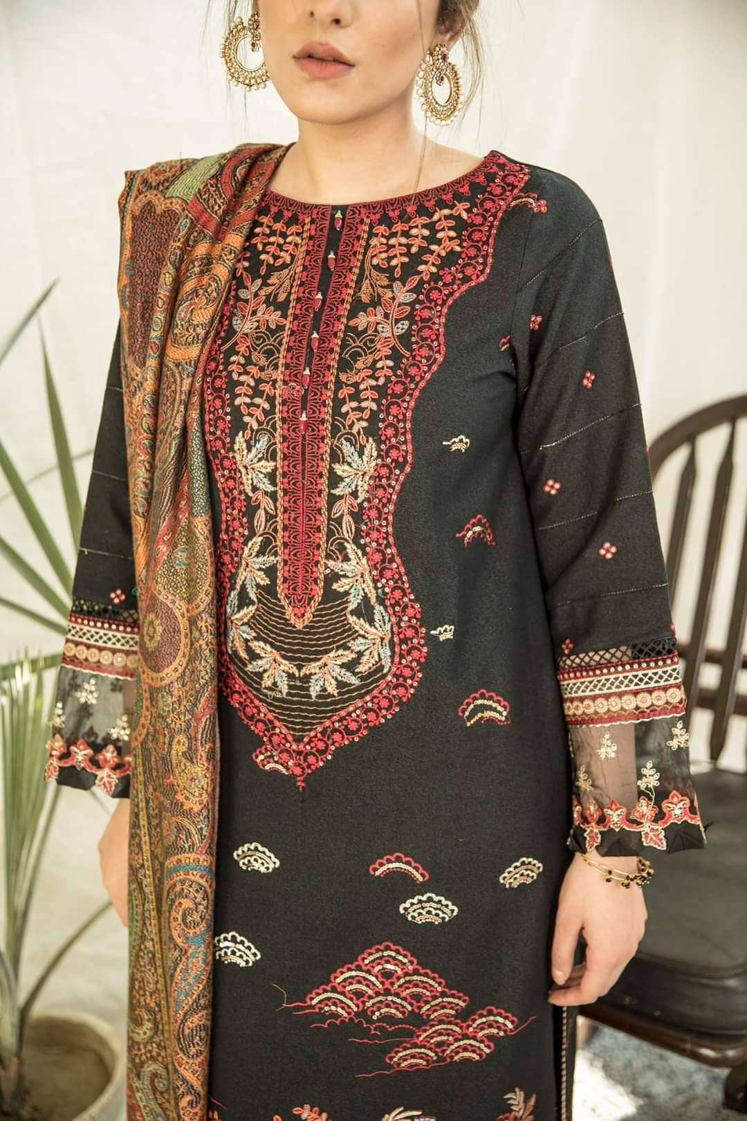 img_spotted_in_qalamkar_luxury_shawls_collection_awwal_boutique