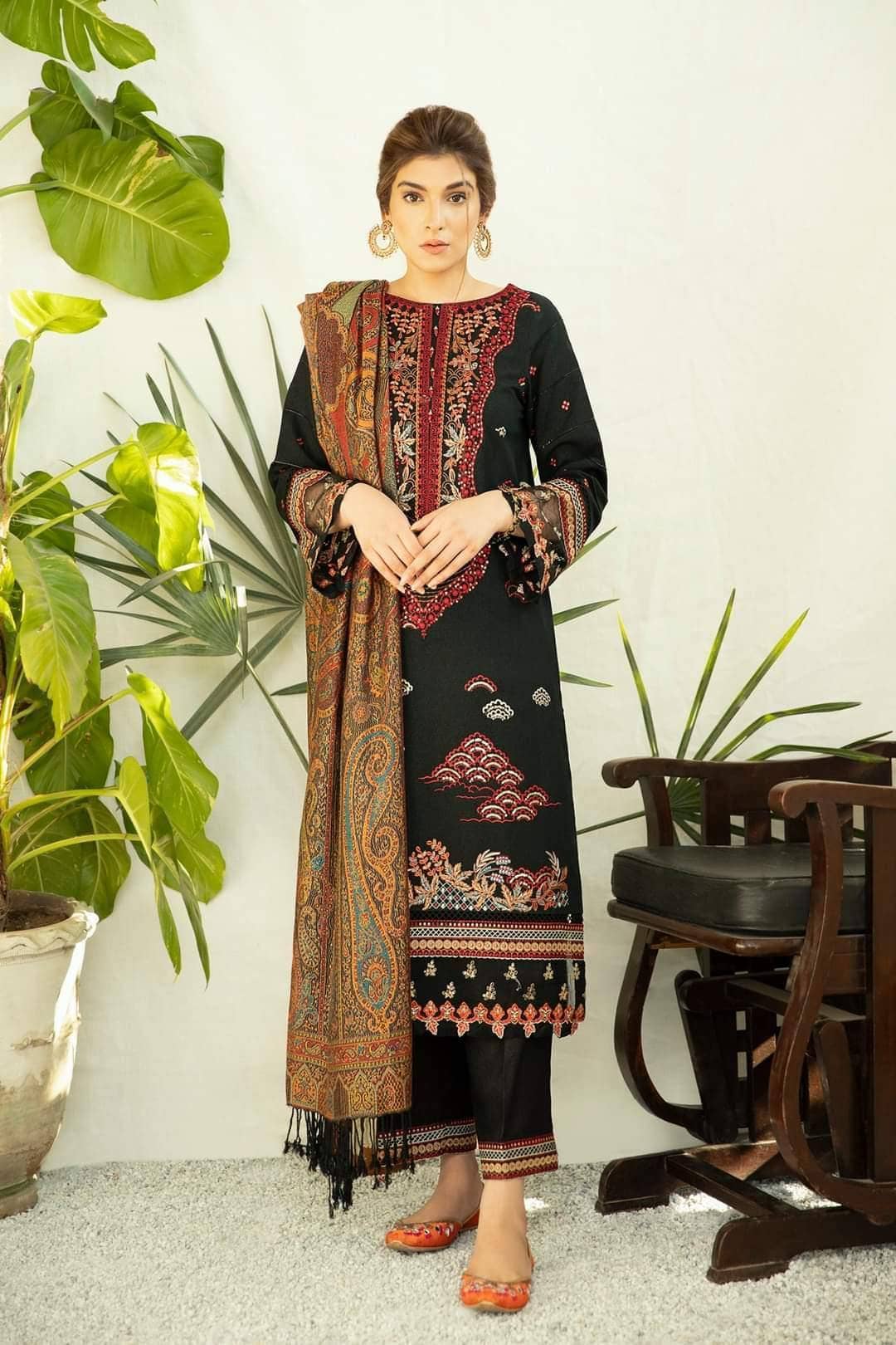 img_spotted_in_qalamkar_luxury_shawls_collection_awwal_boutique