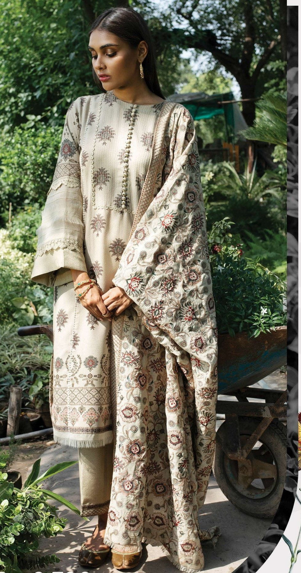 img_qalamkar_winter_shawls_collection_awwal_boutique