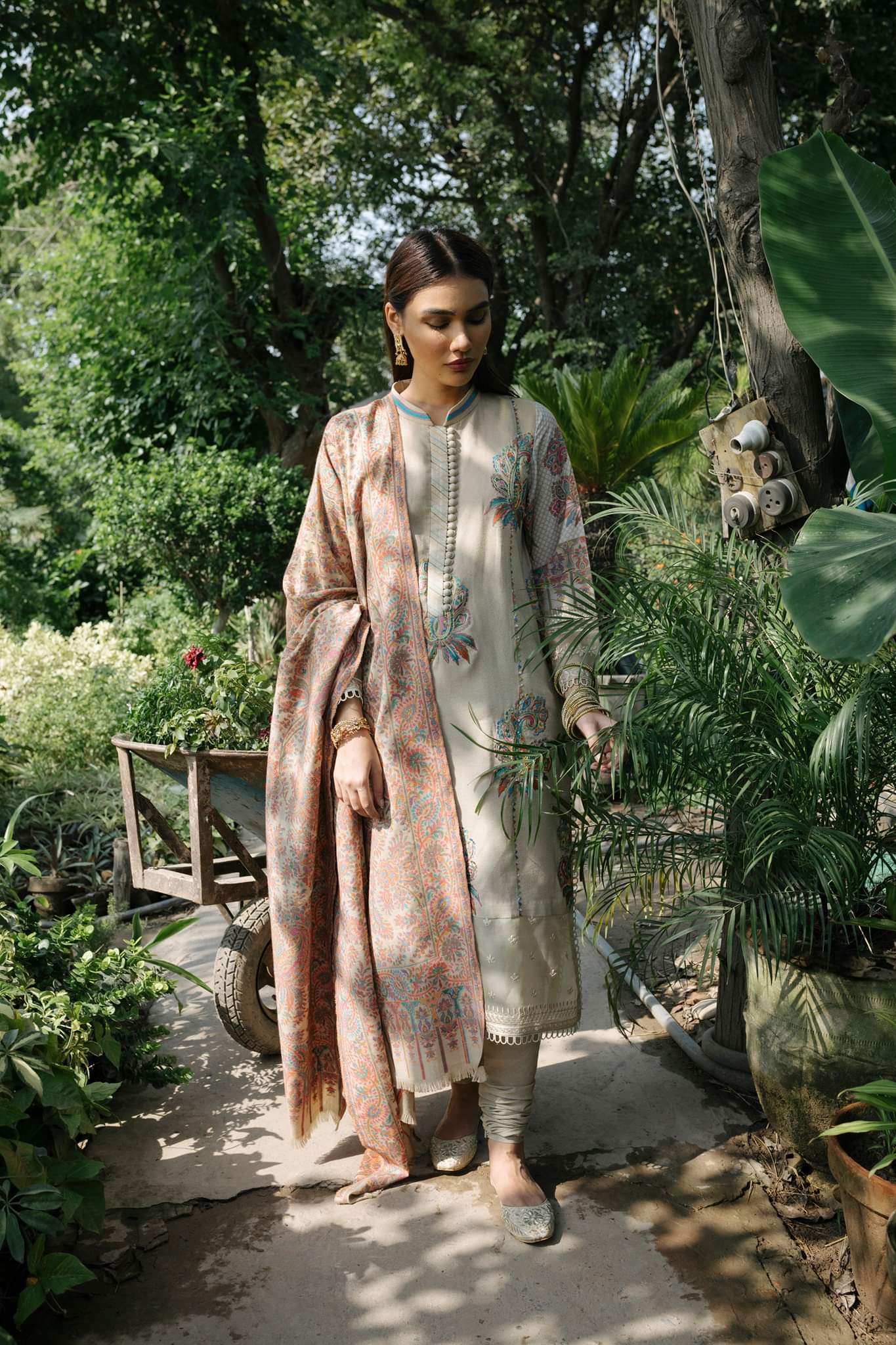 img_qalamkar_winter_shawls_collection_awwal_boutique