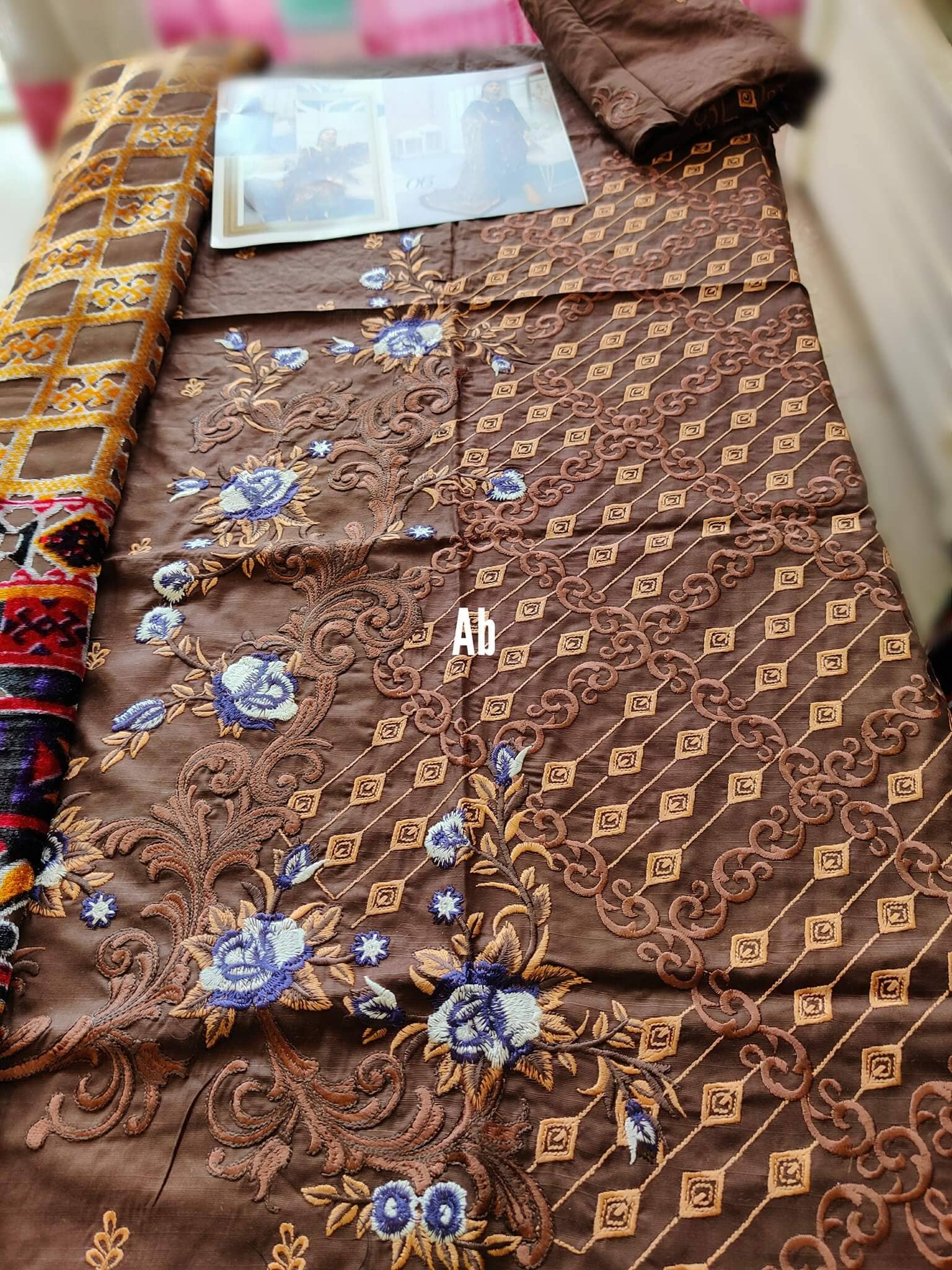 img_velvet_palachi_shawl_awwal_boutique