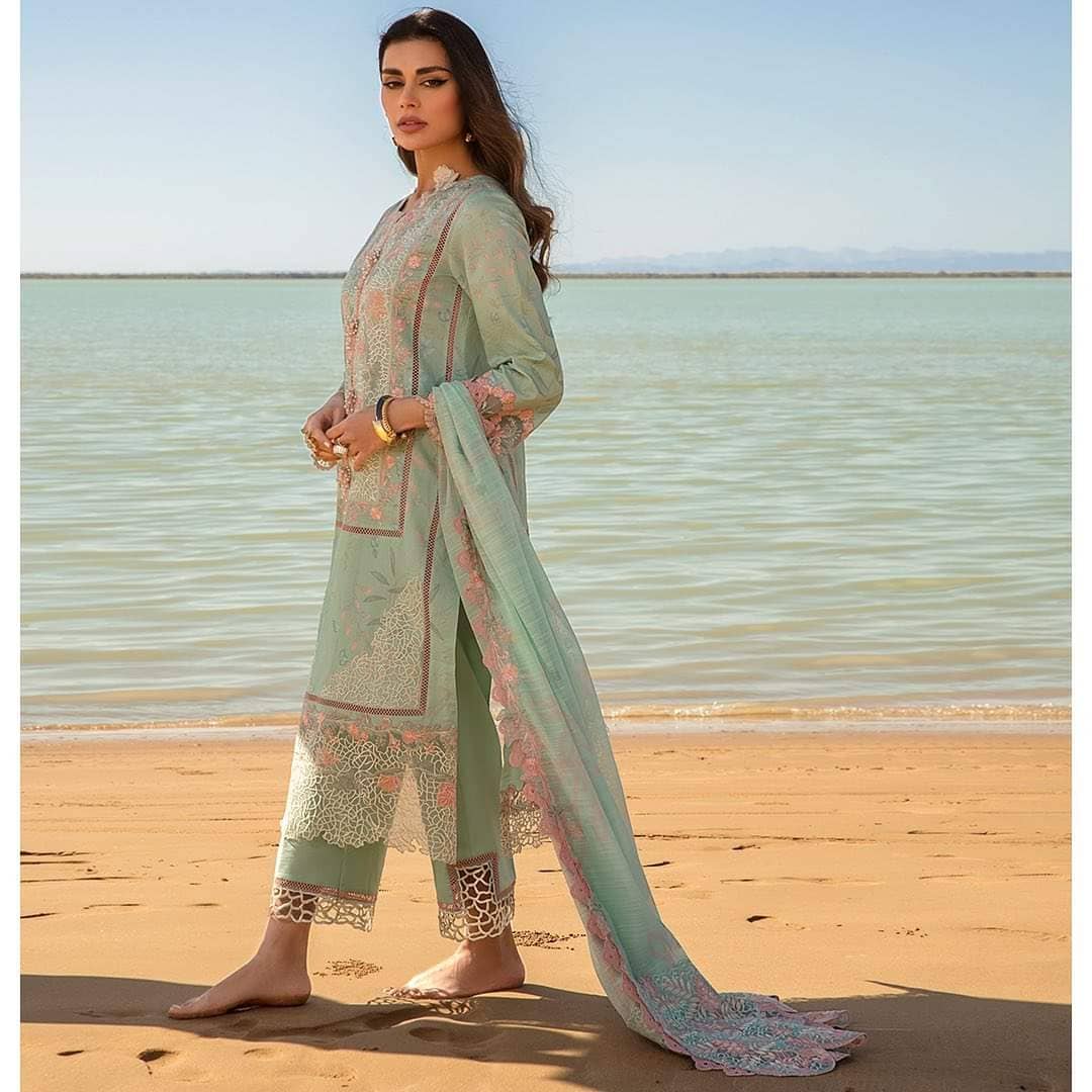 img_rang_rasiya_lawn_23_awwal_boutique