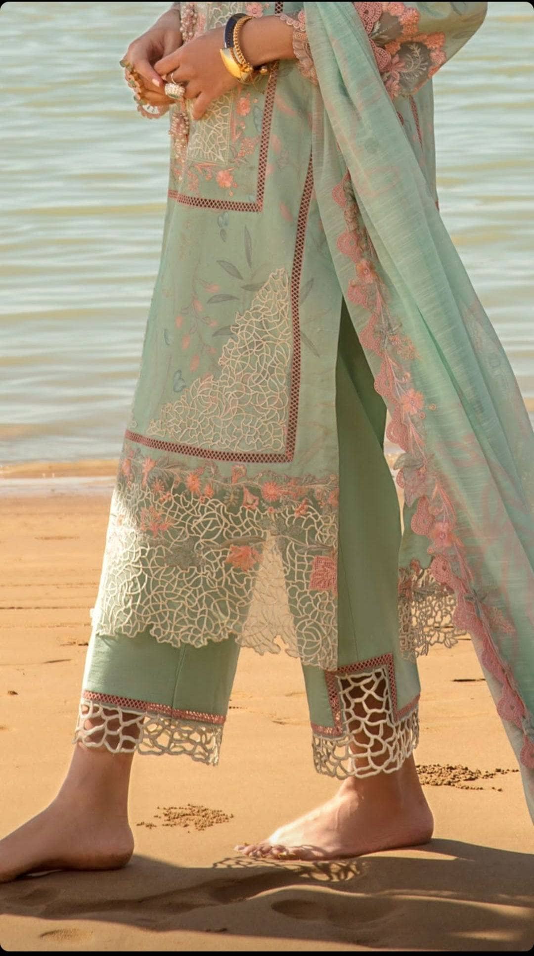 img_rang_rasiya_lawn_23_awwal_boutique