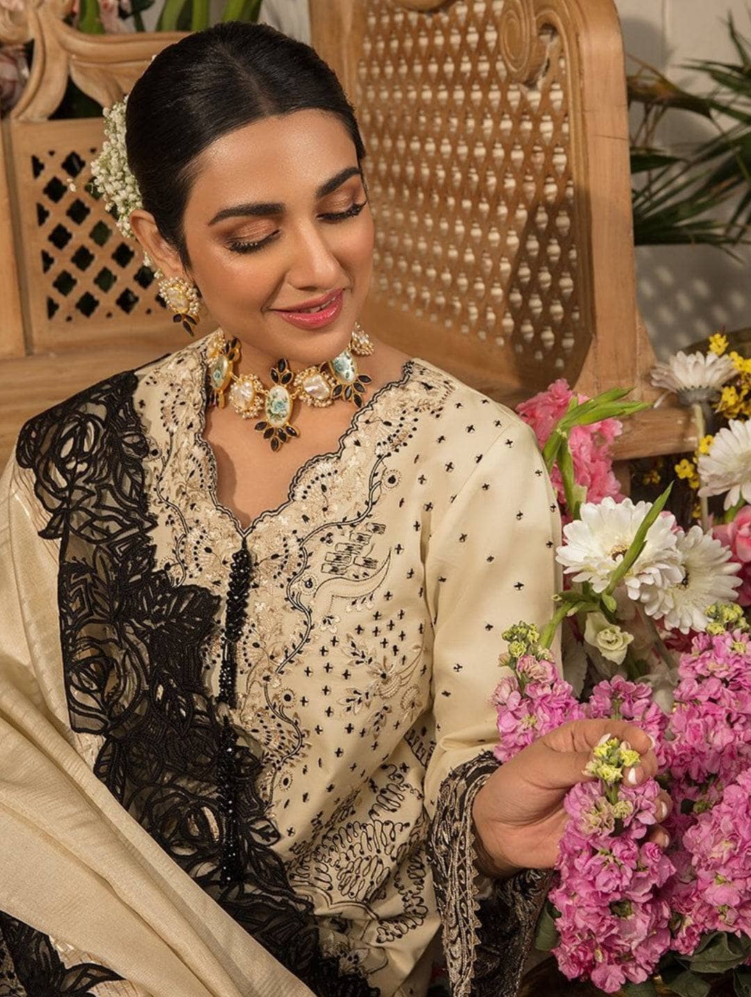 img_rang_rasiya_lawn_23_awwal_boutique