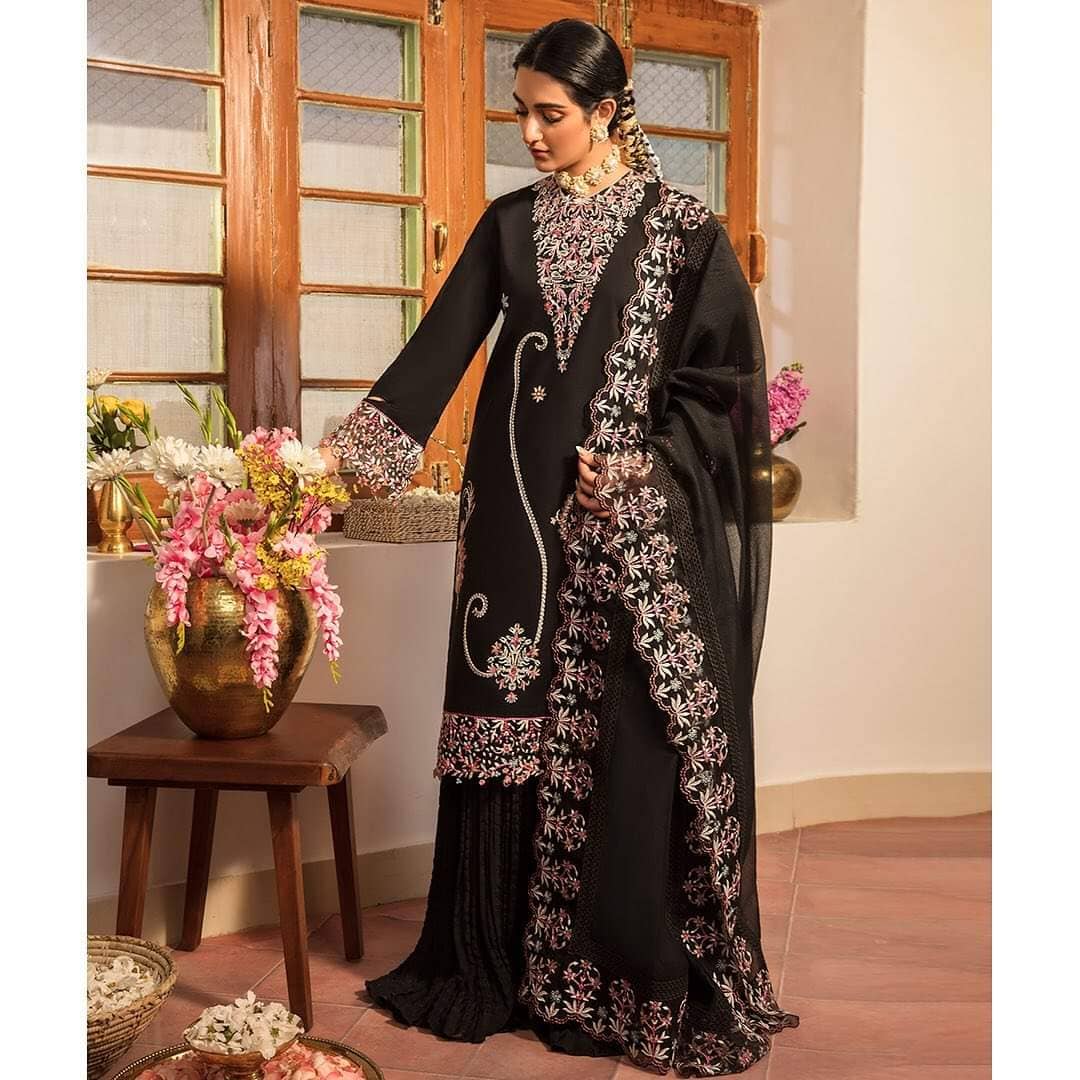 img_rang_rasiya_lawn_23_awwal_boutique