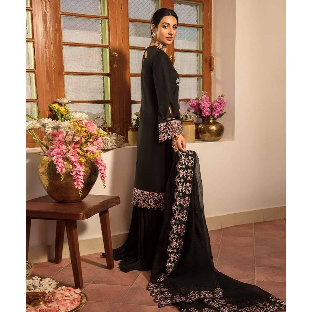 img_rang_rasiya_lawn_23_awwal_boutique