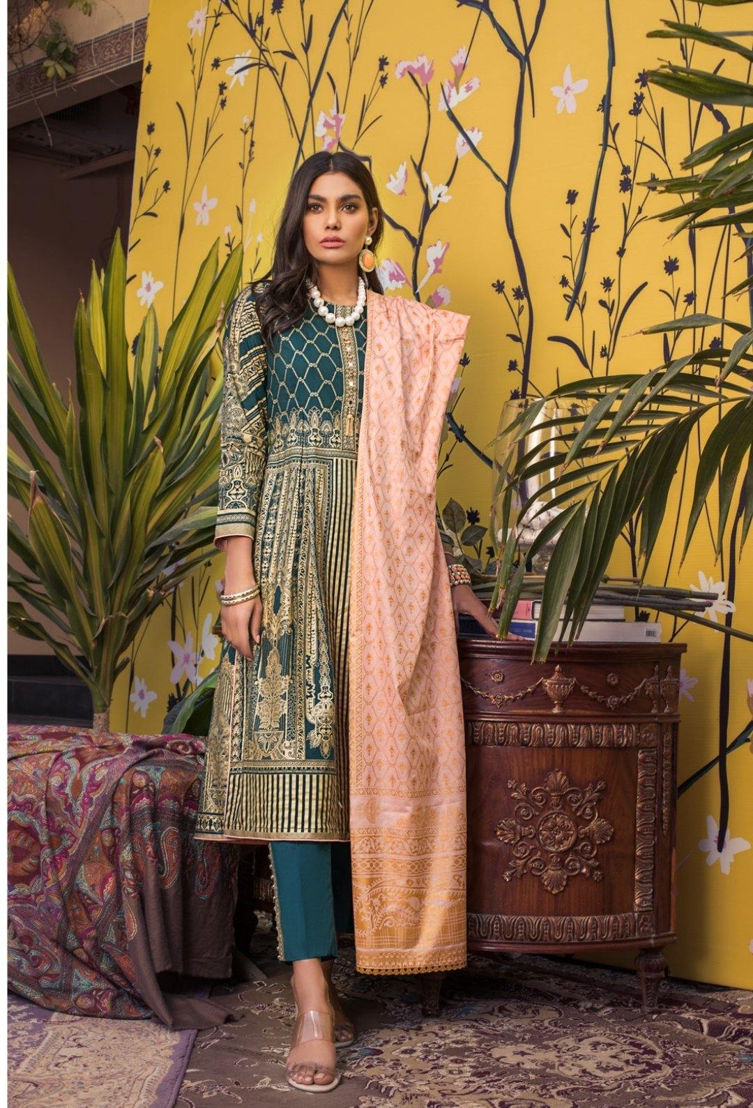 img_zs_textiles_banarsi_lawn_collection_awwal_boutique