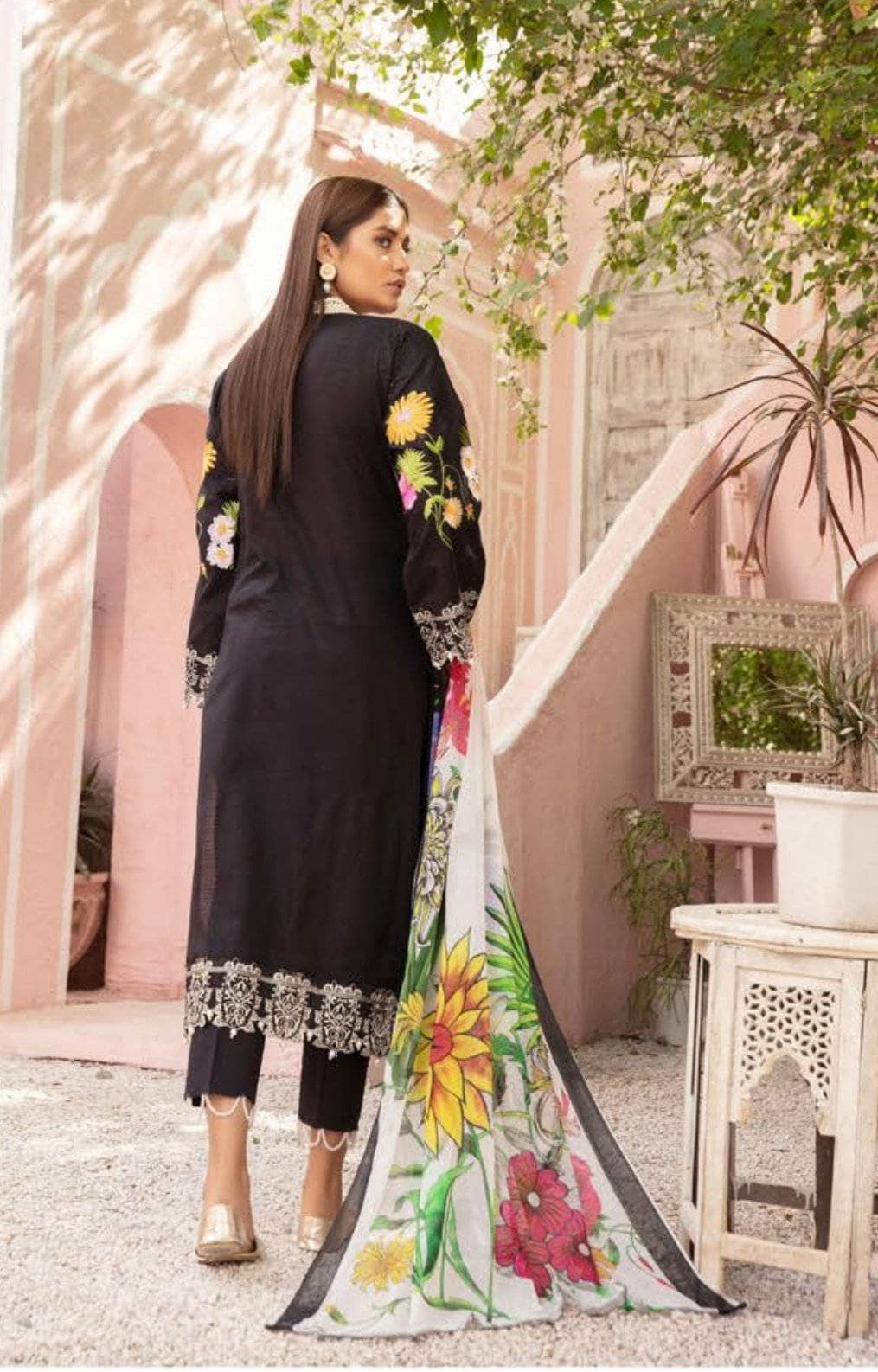 img_mina_lawn_by_riaz_arts_awwal_boutique