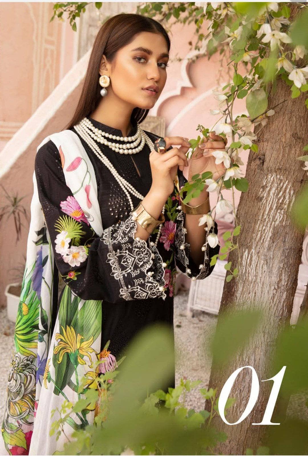 img_mina_lawn_by_riaz_arts_awwal_boutique