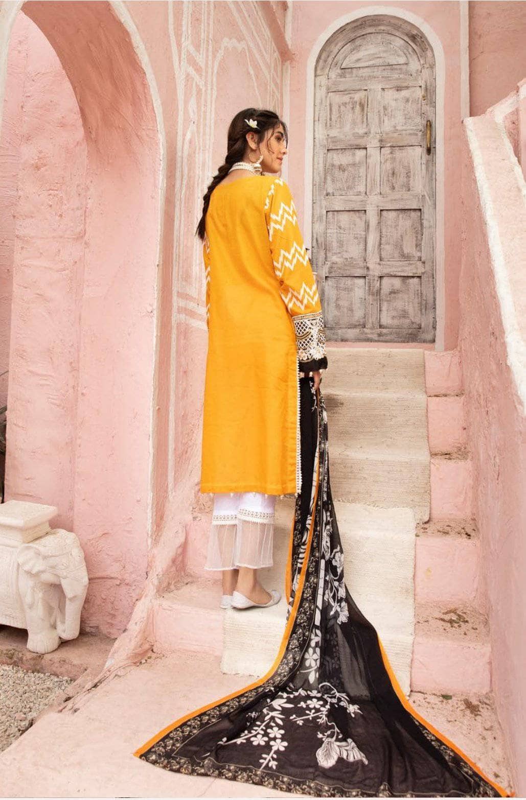img_mina_lawn_by_riaz_arts_awwal_boutique