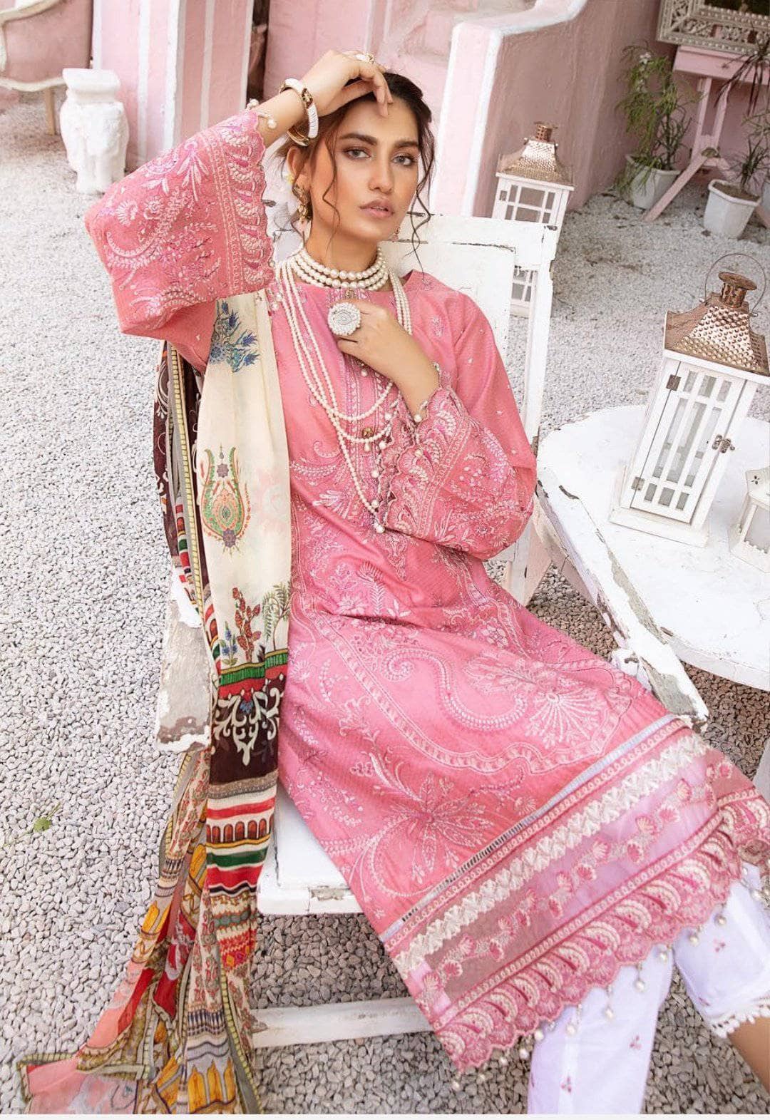 img_mina_lawn_by_riaz_arts_awwal_boutique