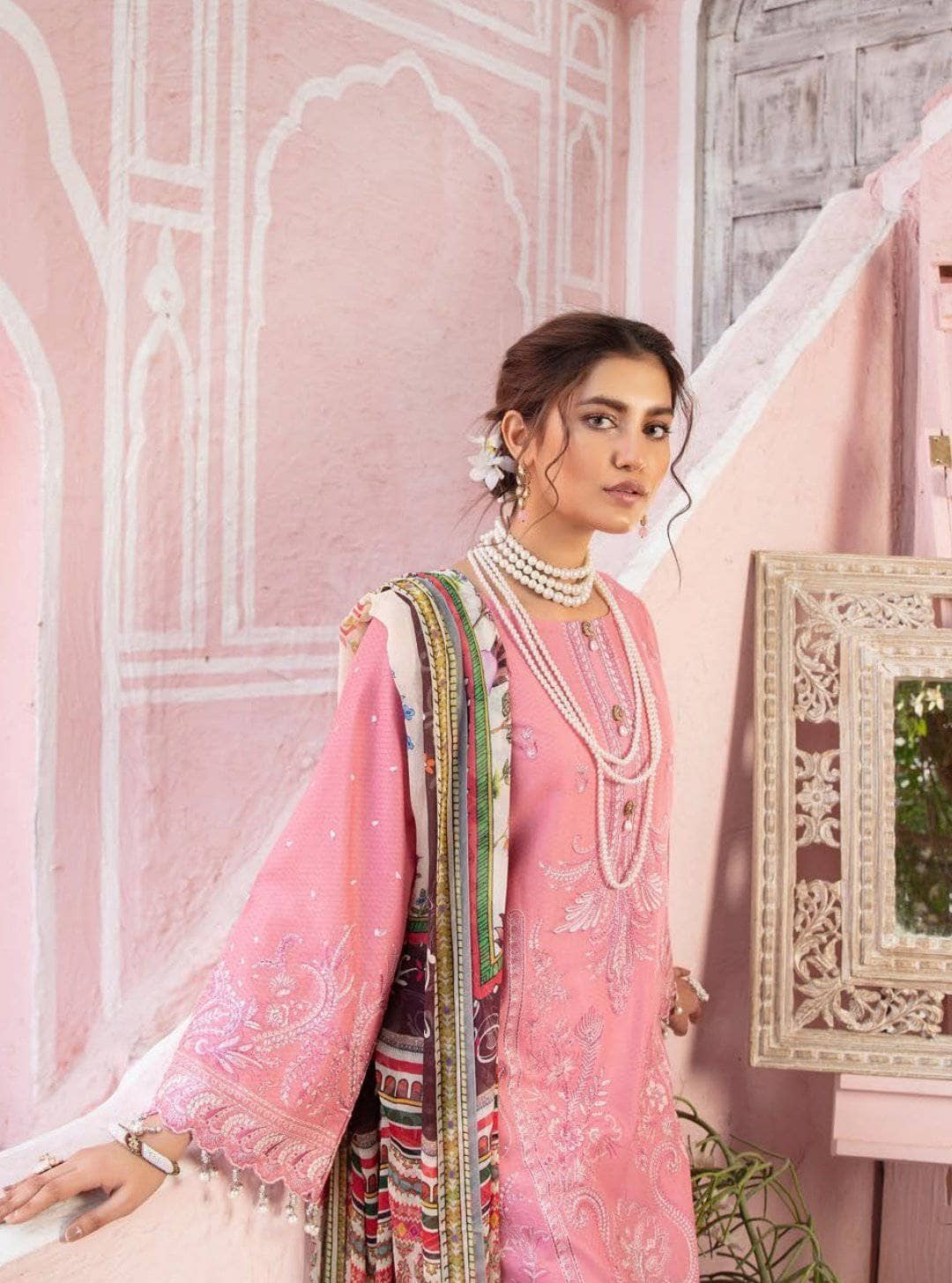 img_mina_lawn_by_riaz_arts_awwal_boutique