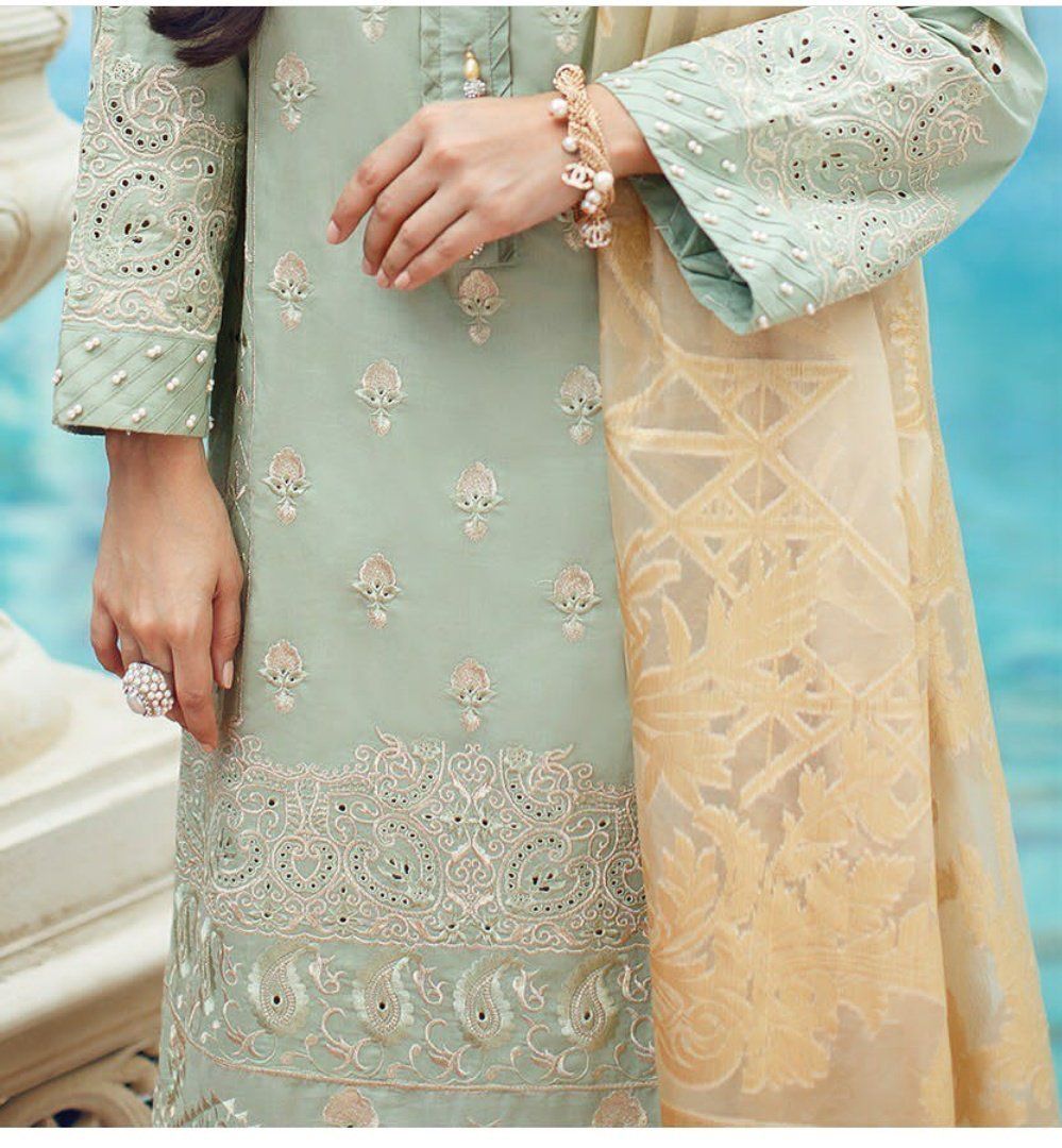 img_rouche_chikankari_lawn_awwal_boutique