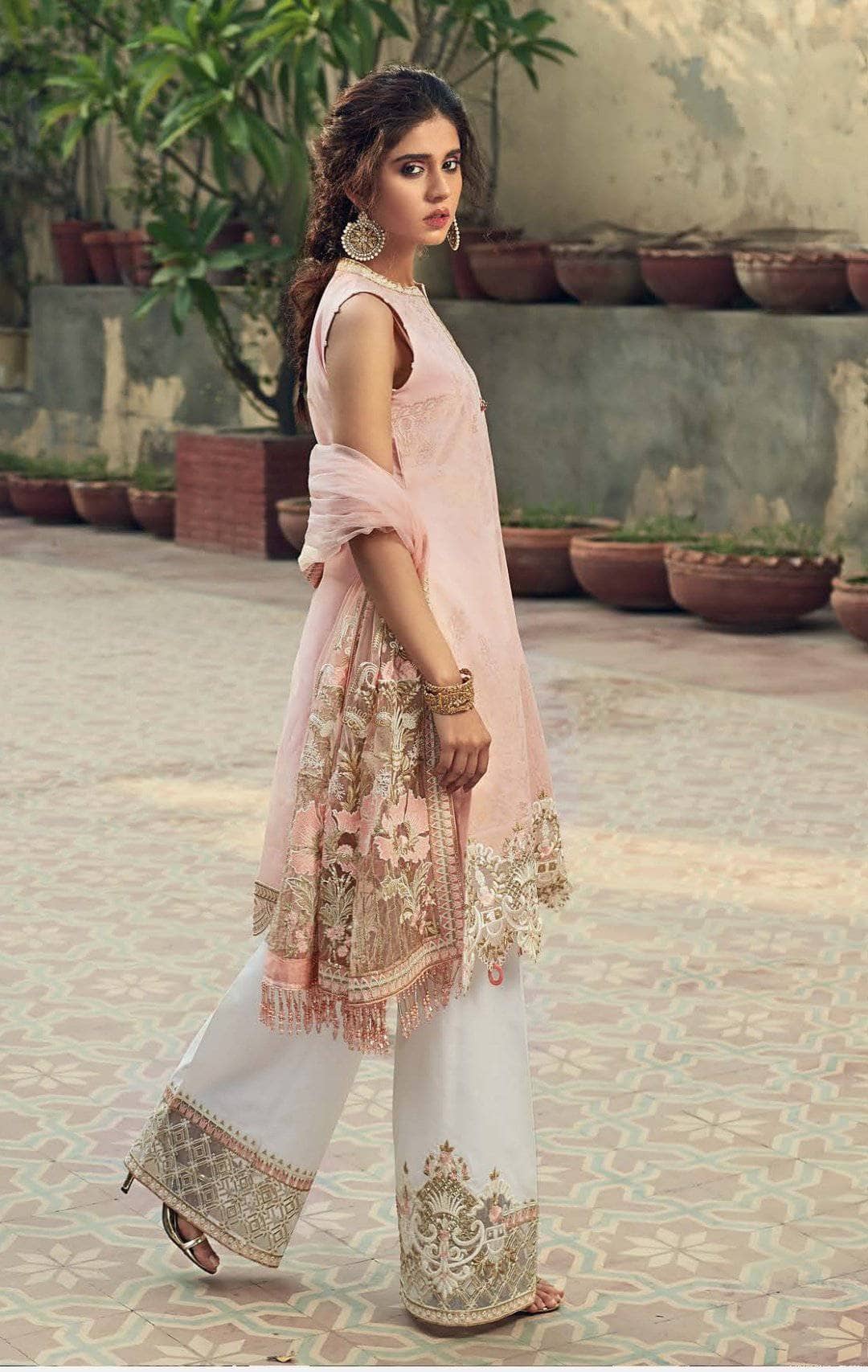 img_rungeela_dhagaa_luxury_lawn_awwal_boutique