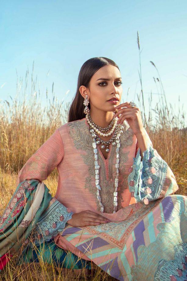 img_sana_safinaz_winter_shawl_2020_awwal_boutique