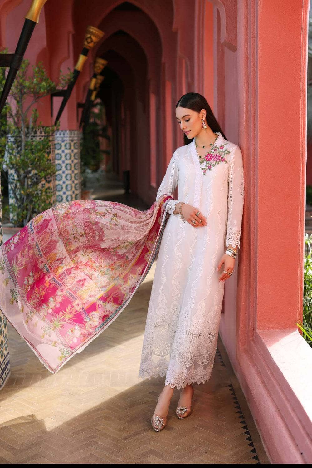 img_saadia_asad_noor_chikankari_23_awwal_boutique