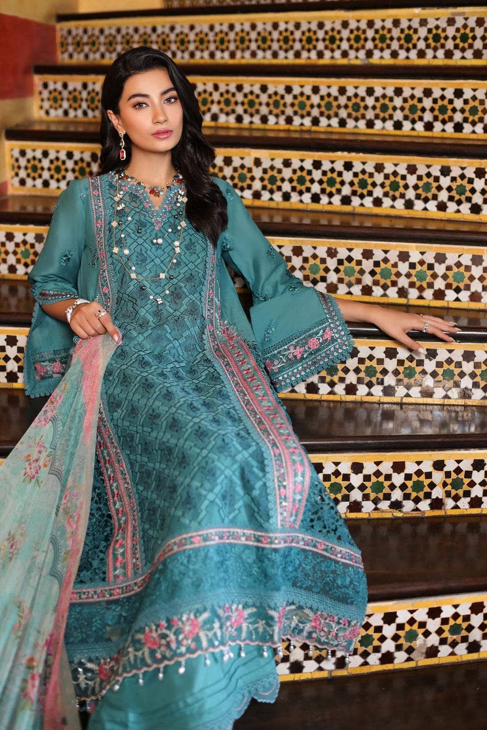 img_saadia_asad_noor_chikankari_23_awwal_boutique