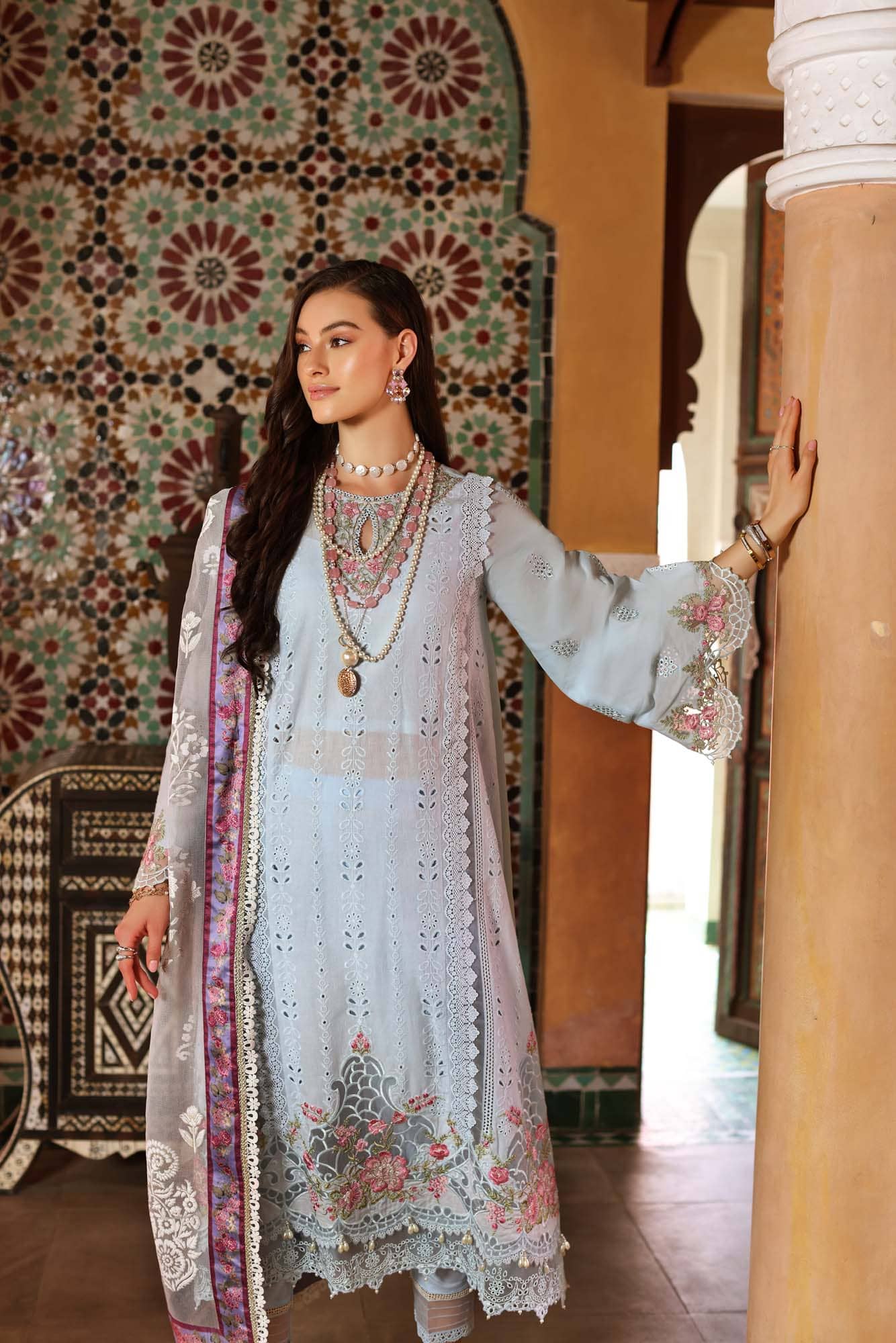 img_saadia_asad_noor_chikankari_23_awwal_boutique