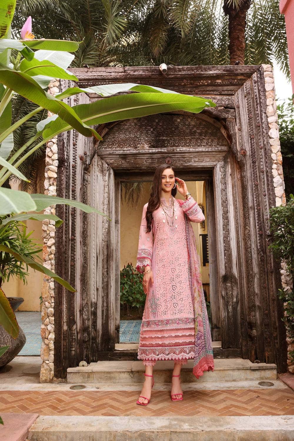 img_saadia_asad_noor_chikankari_23_awwal_boutique