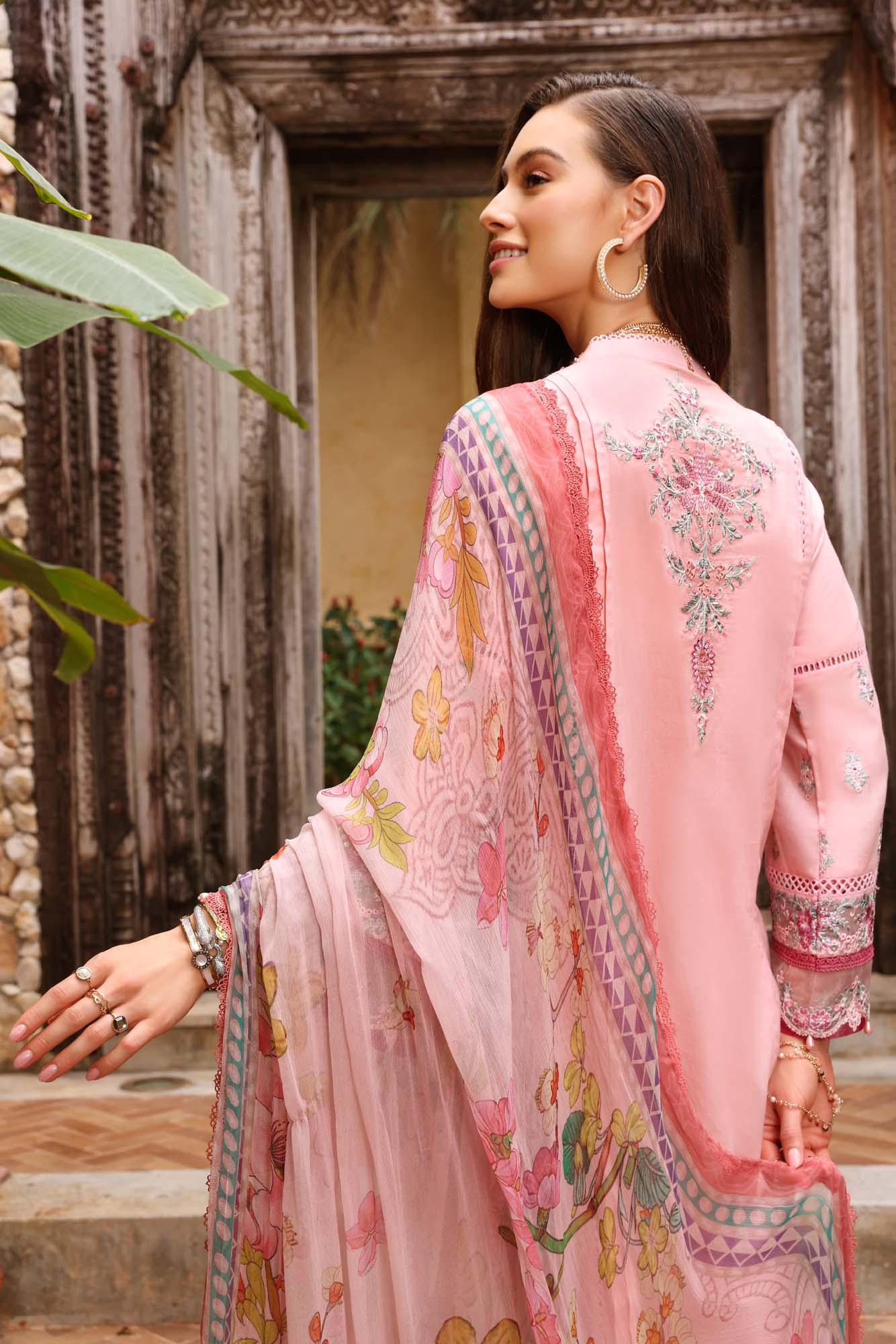 img_saadia_asad_noor_chikankari_23_awwal_boutique