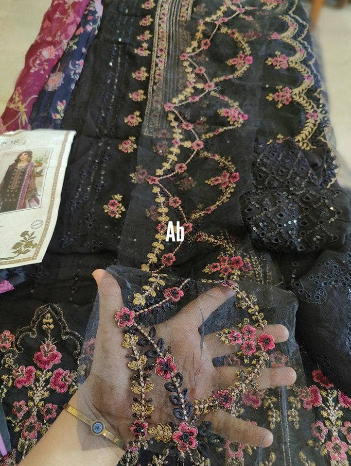 img_saadia_asad_laserkari_chiffon_open_pic_awwal_boutique
