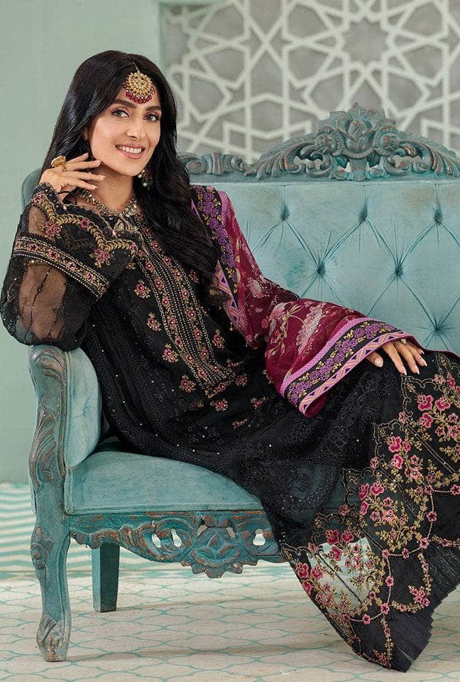 img_saadia_asad_laserkari_chiffon_open_pic_awwal_boutique