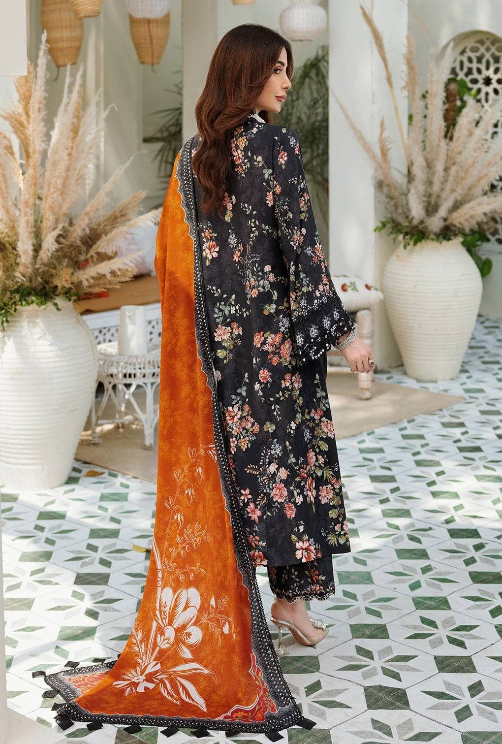 img_saadia_asad_noor_embroidered_Prints_woolen_shawl_awwal_boutique