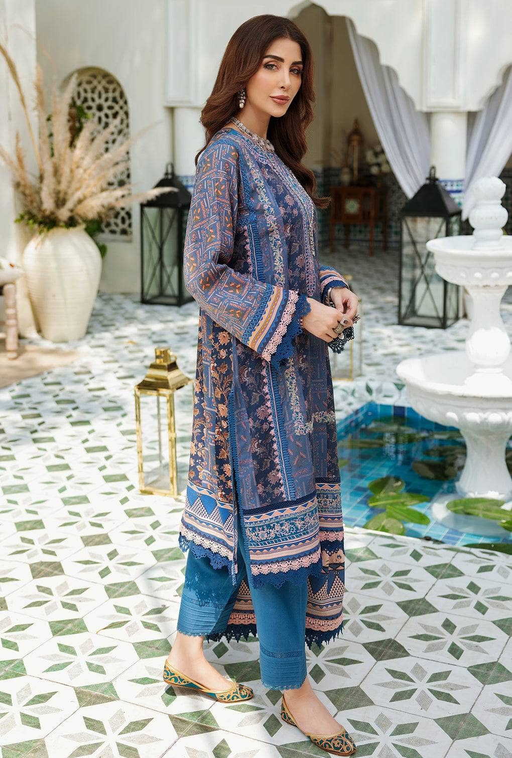 img_saadia_asad_noor_embroidered_Prints_woolen_shawl_awwal_boutique