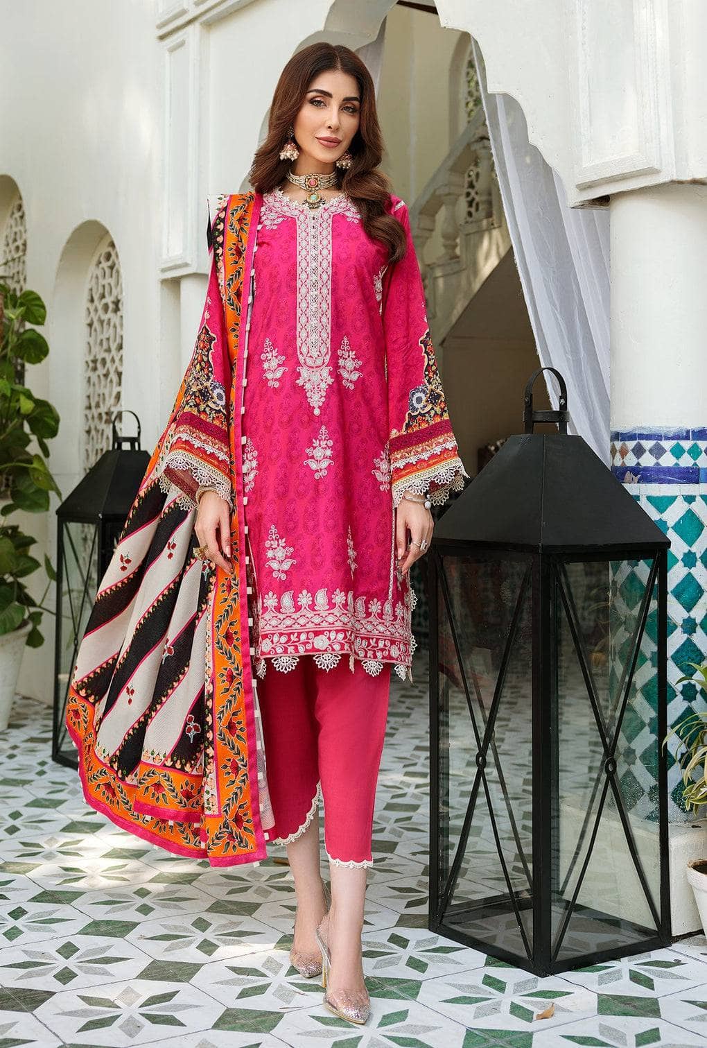 img_saadia_asad_noor_embroidered_Prints_woolen_shawl_awwal_boutique
