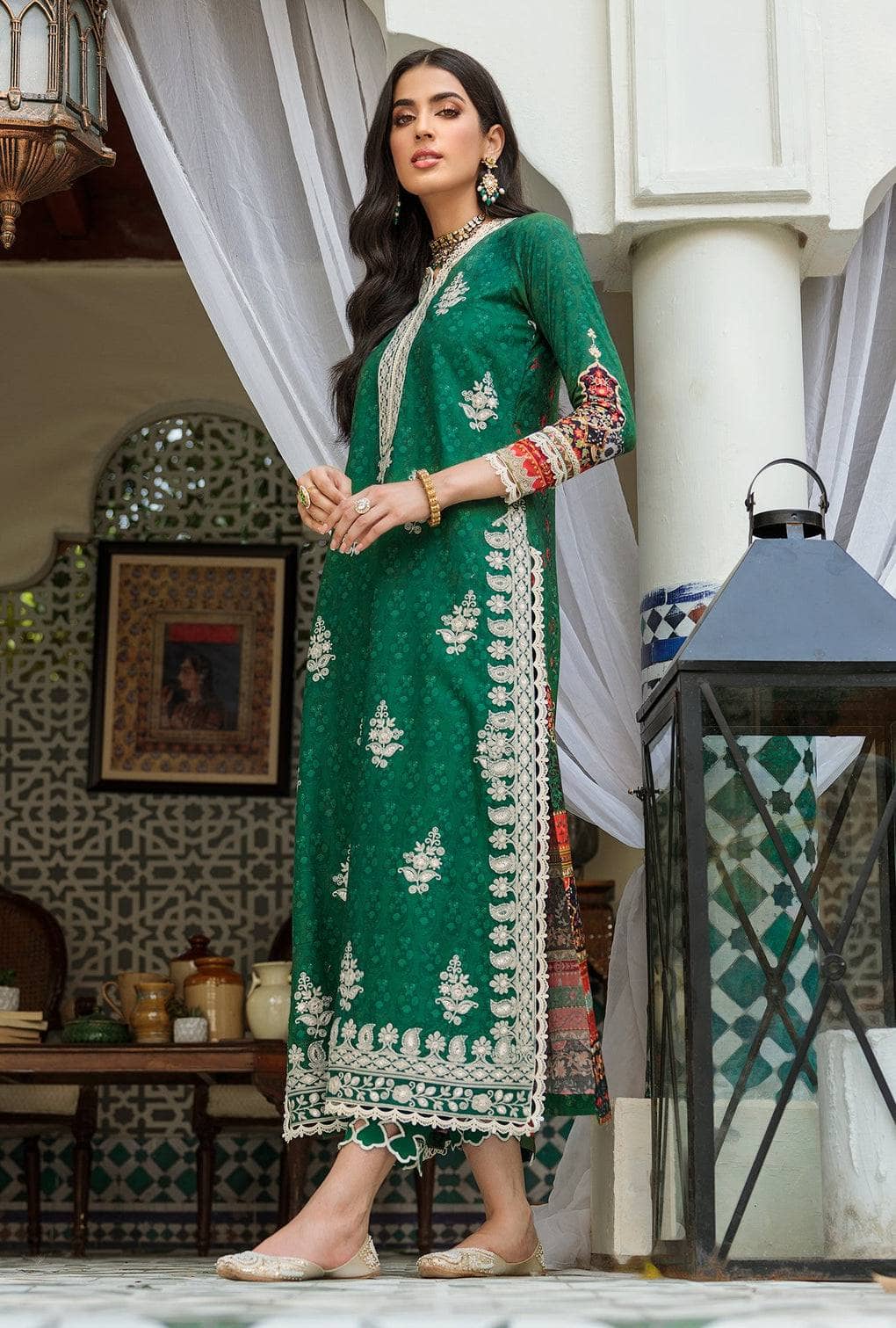 img_saadia_asad_noor_embroidered_Prints_woolen_shawl_awwal_boutique
