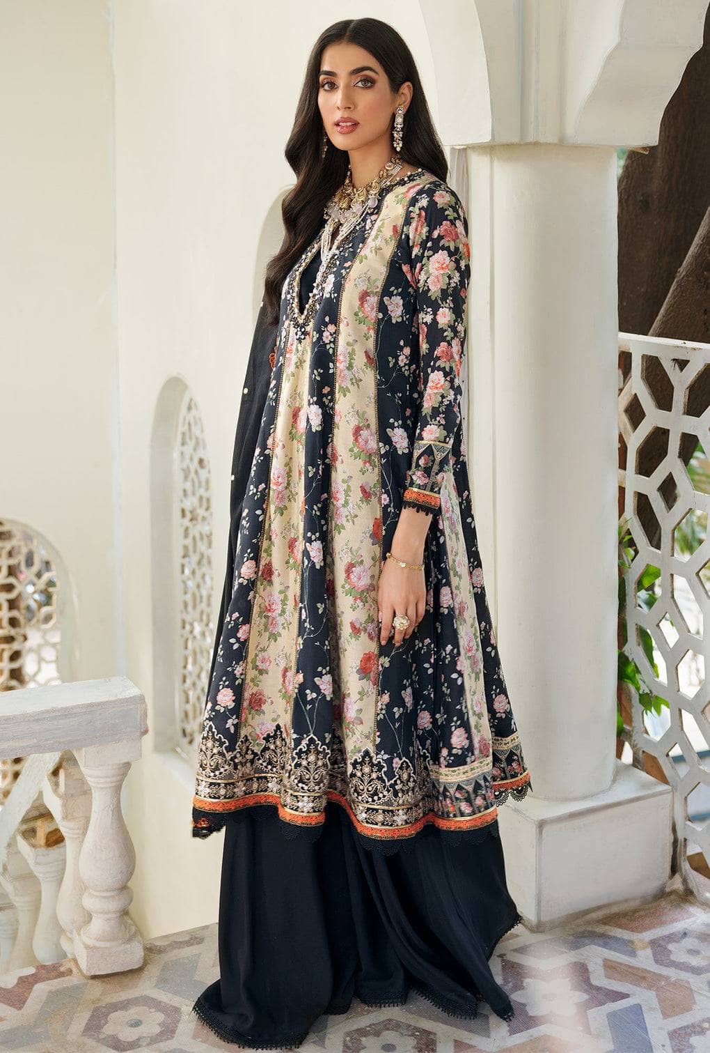 img_saadia_asad_noor_embroidered_Prints_woolen_shawl_awwal_boutique