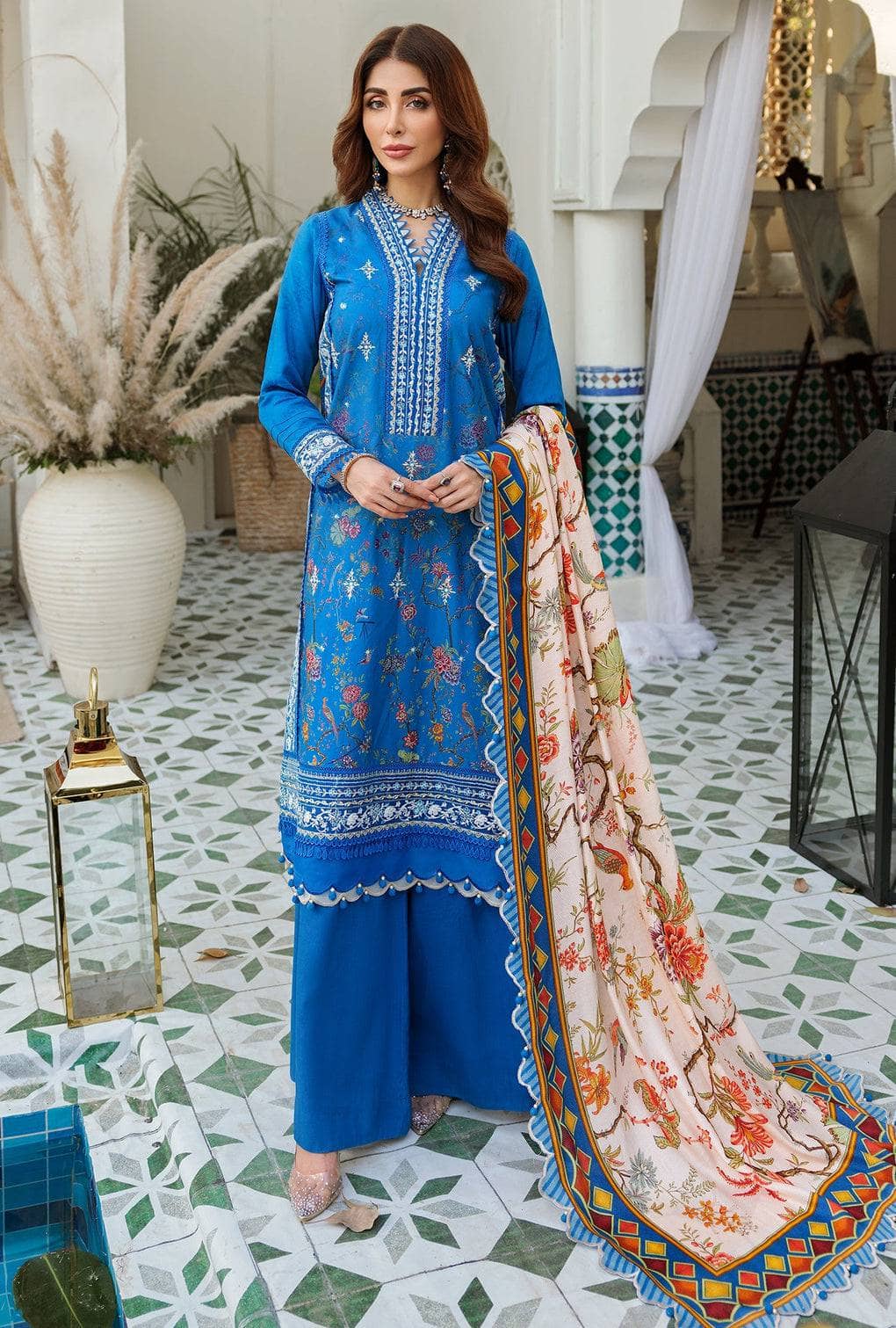 img_saadia_asad_noor_embroidered_Prints_woolen_shawl_awwal_boutique