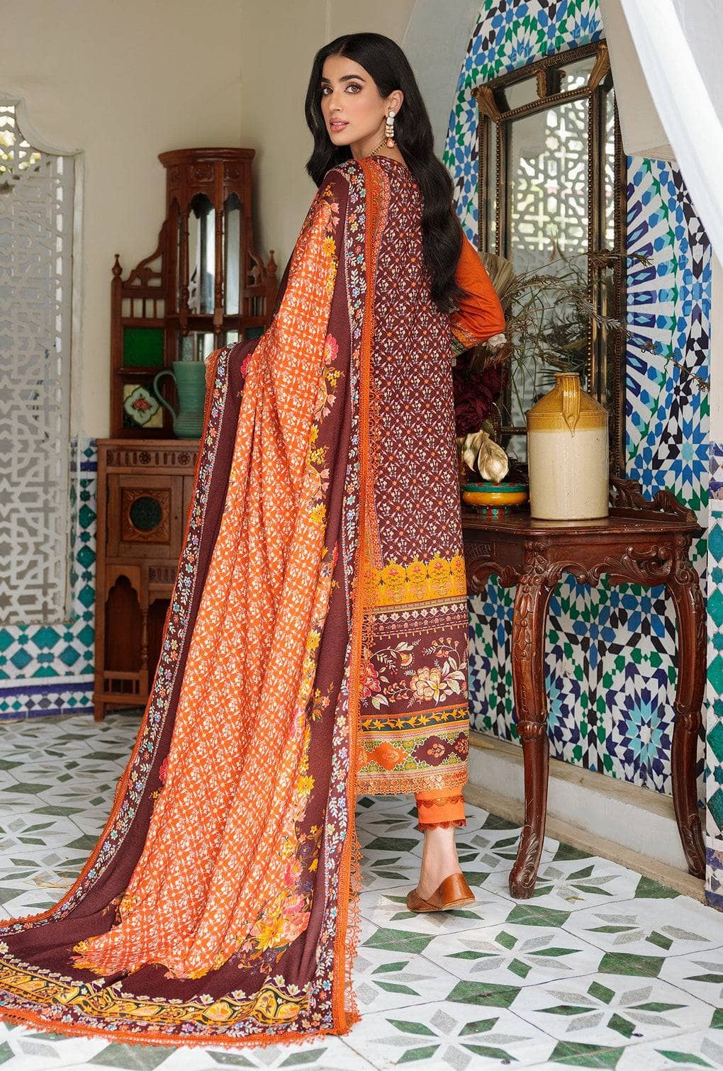 img_saadia_asad_noor_embroidered_Prints_woolen_shawl_awwal_boutique