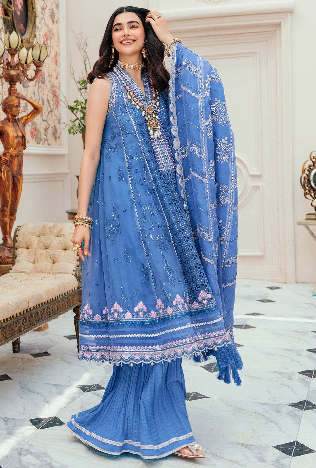 img_saadia_asad_laserkari_awwal_boutique