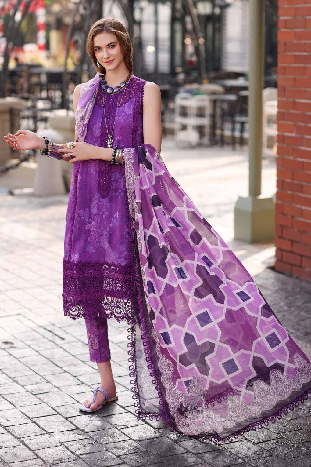img_saadia_asad_noor_luxe_printkari_awwal_boutique