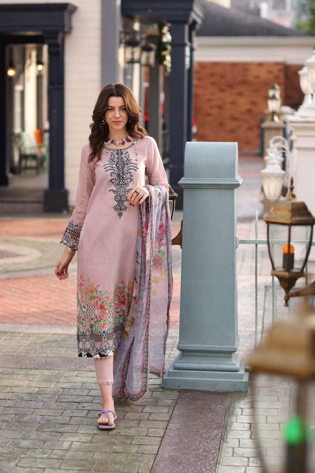 img_saadia_asad_noor_luxe_printkari_awwal_boutique